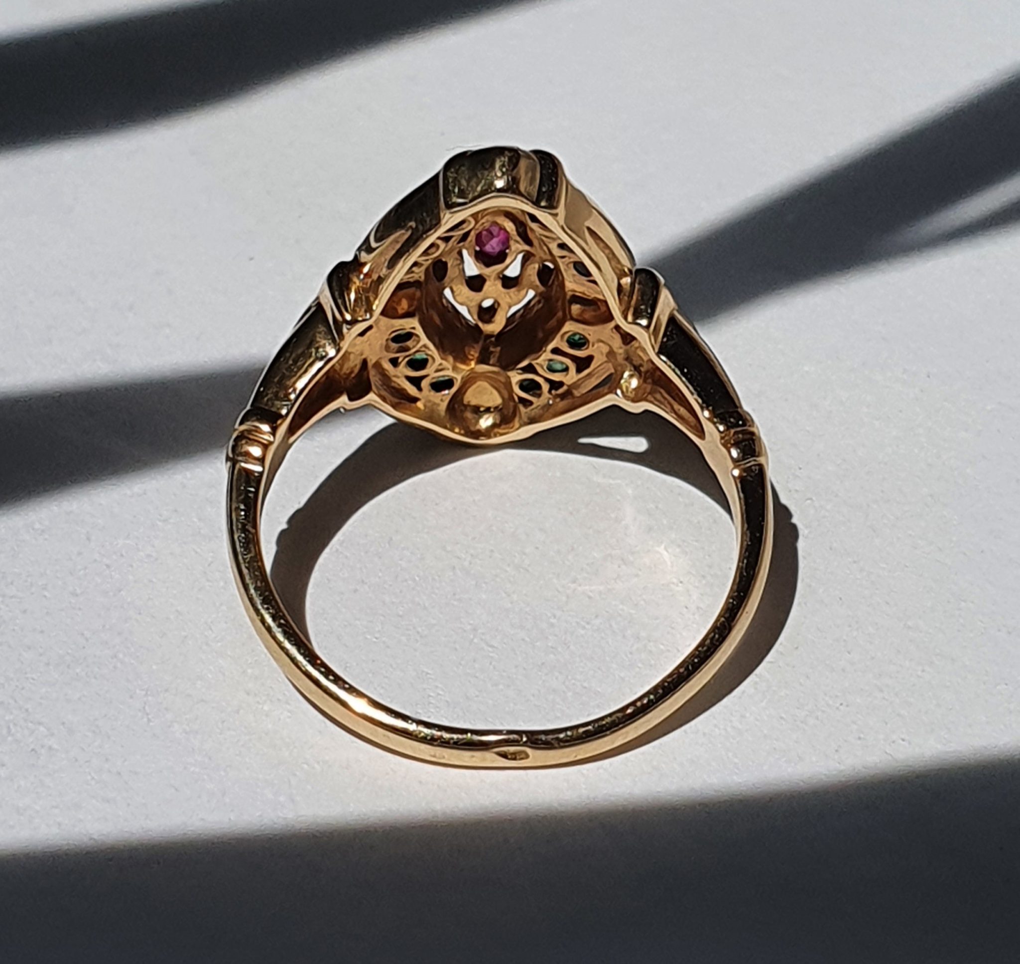 Bague Or 14 Carats Avec Saphir Navette Et Diamant - Élégante Et Ajustable