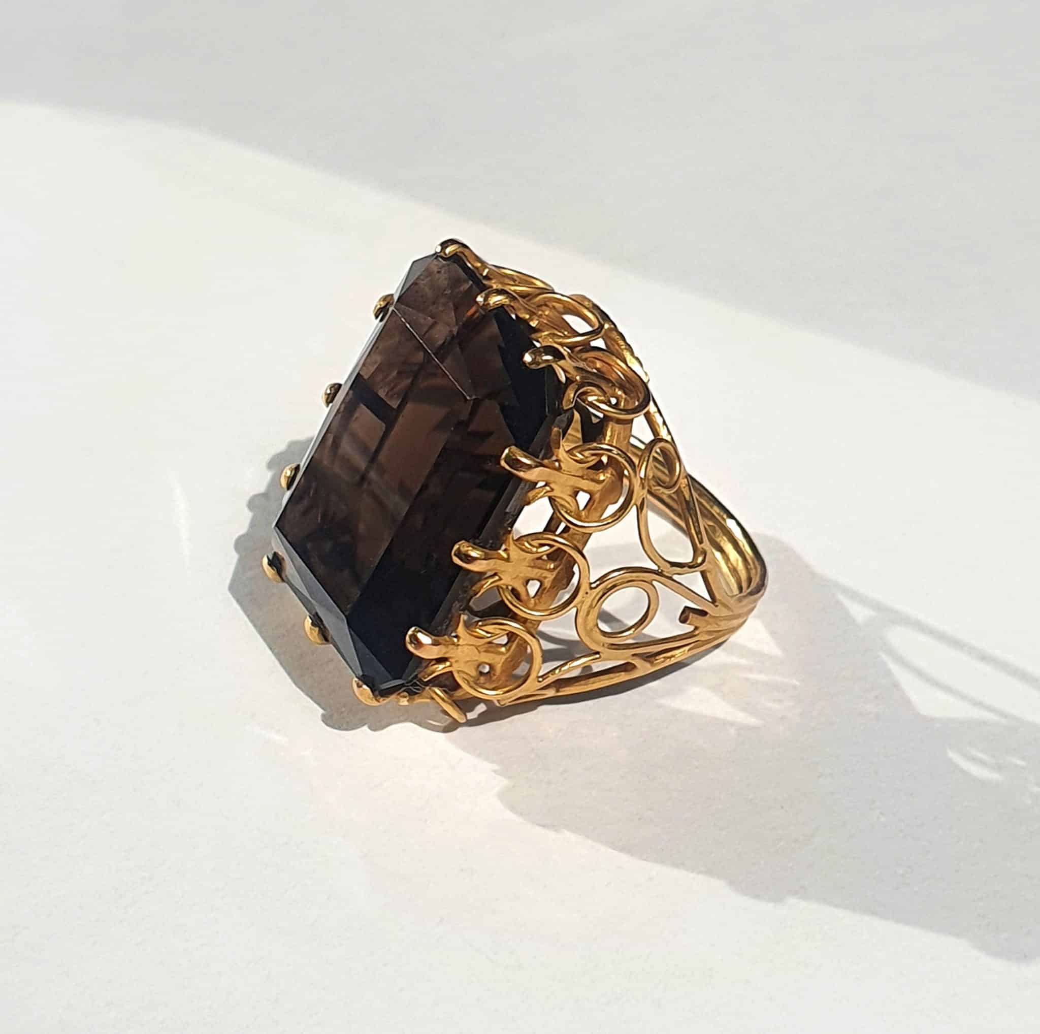 Bague Ancienne En Or 18 Carats Avec Pierre Quartz Fumé Naturel - Style Griffe - Occasion
