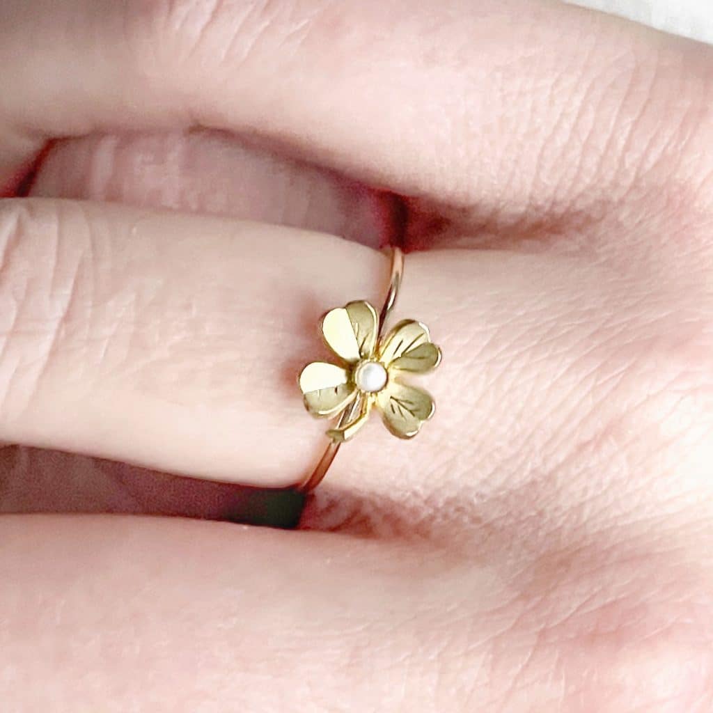 Bague Ancienne Pour Enfant - Trèfle Avec Perle, Plaqué Or, Très Bon état Vintage