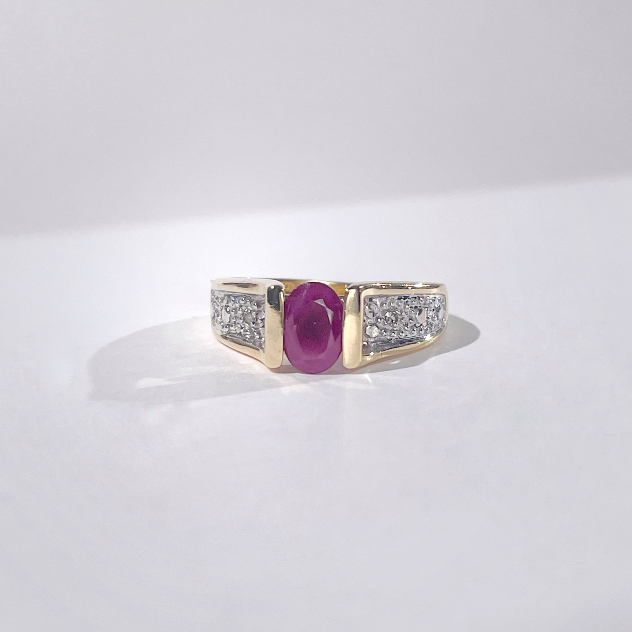 Vintage White Yello Gold Diamond Ring 2