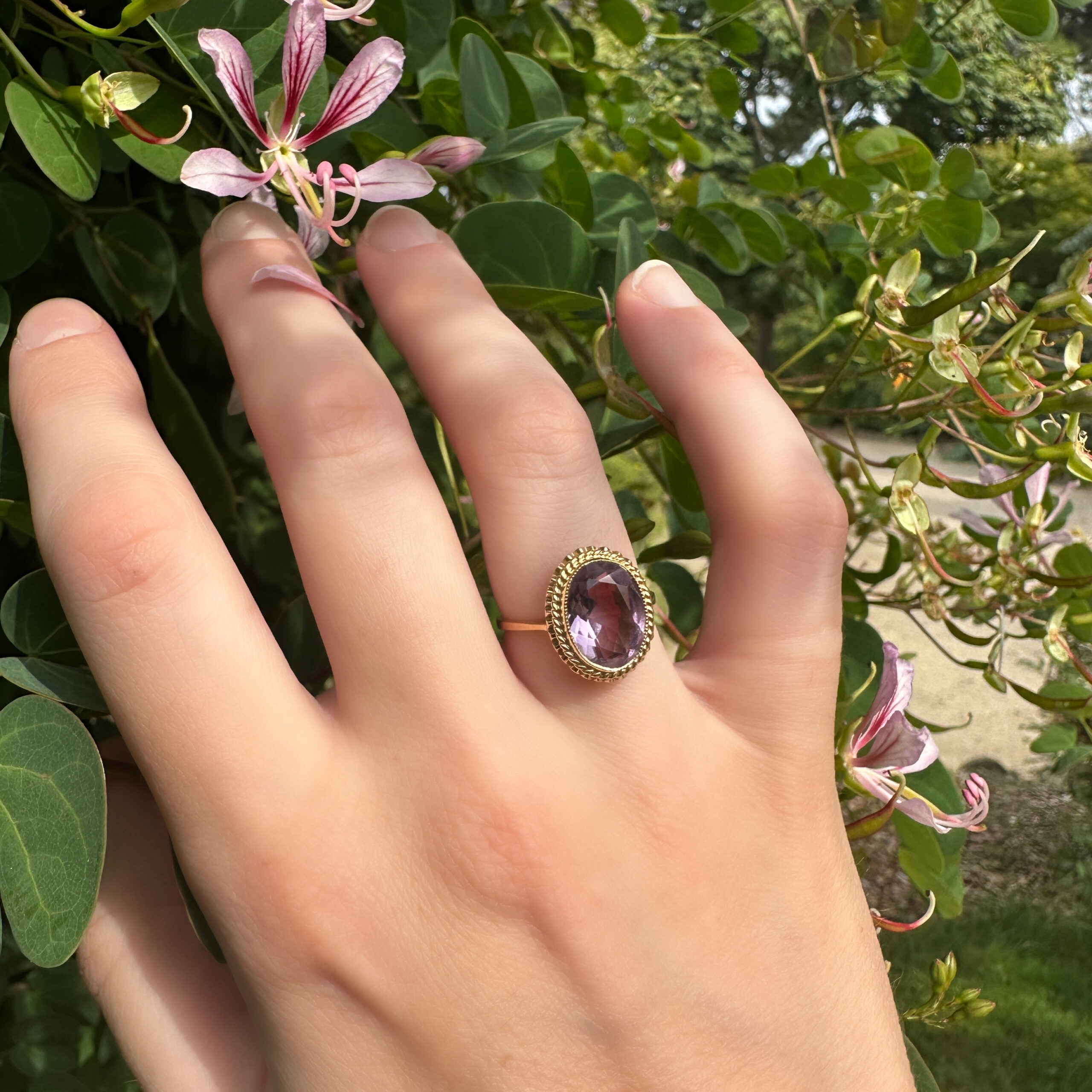 Vintage 18k Amethyst Gold Cocktail Ring