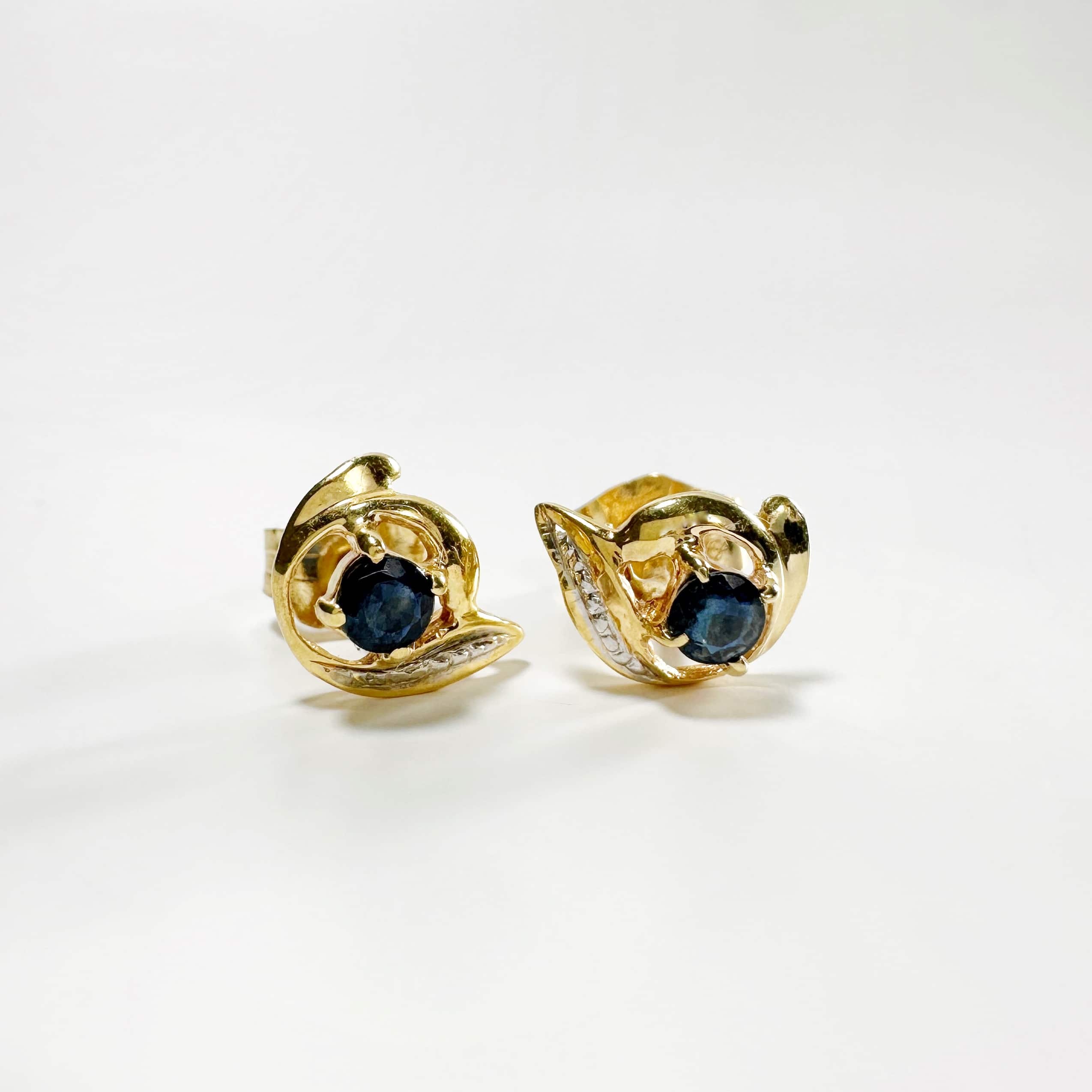 Vintage Gold Sapphire Earrings 5