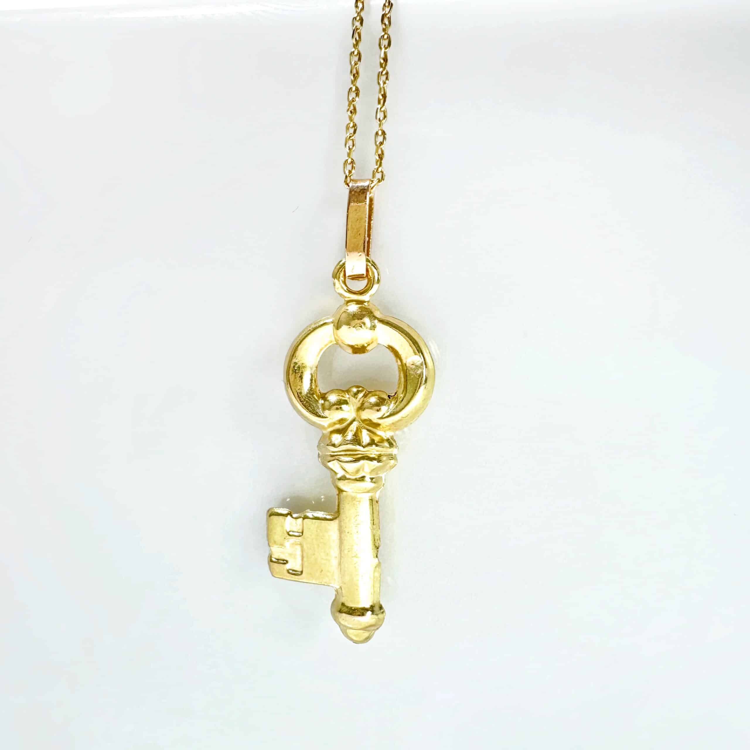 Vintage Gold Key Pendant 5
