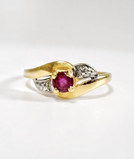 Vintage gold ruby ring "Blair"