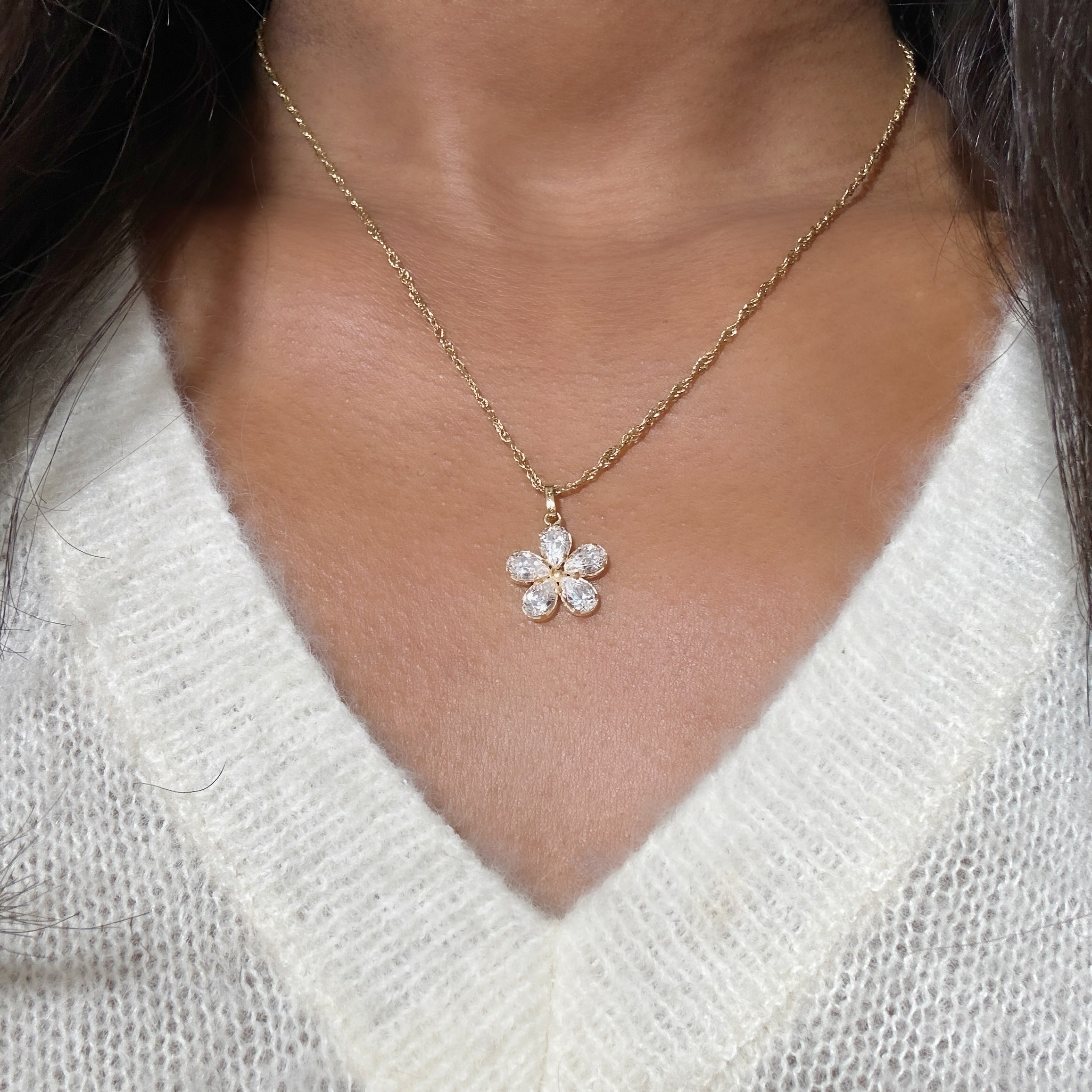 Vintage Gold Diamond Flower Necklace 8