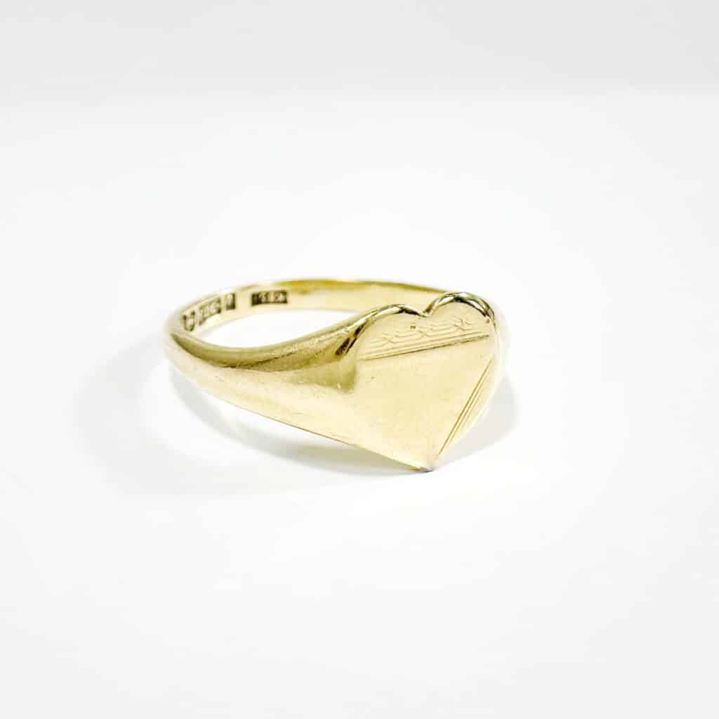 Gold heart signet ring Juliet ONISI PARIS