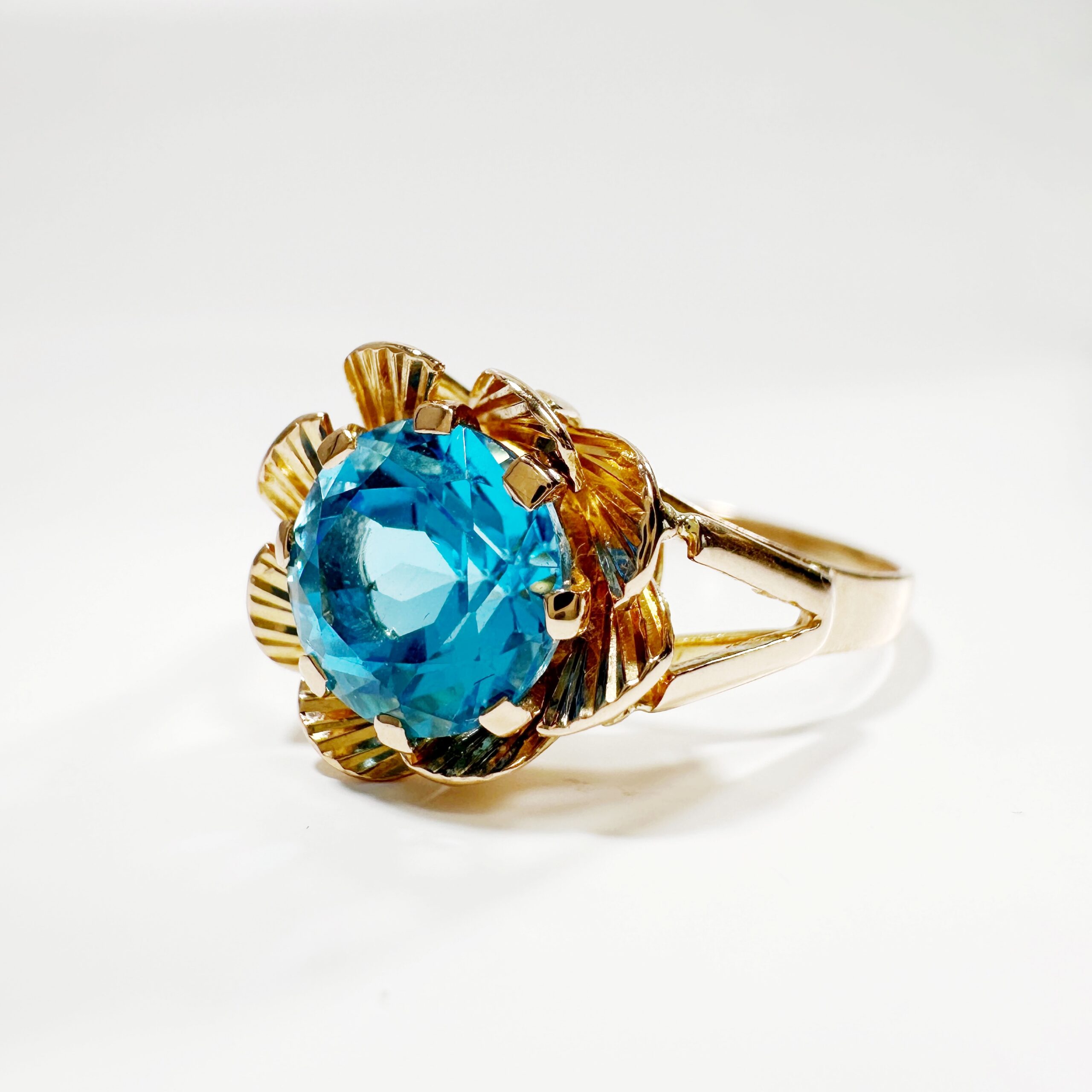 Vintage Blue Quartz Cocktail Ring 3