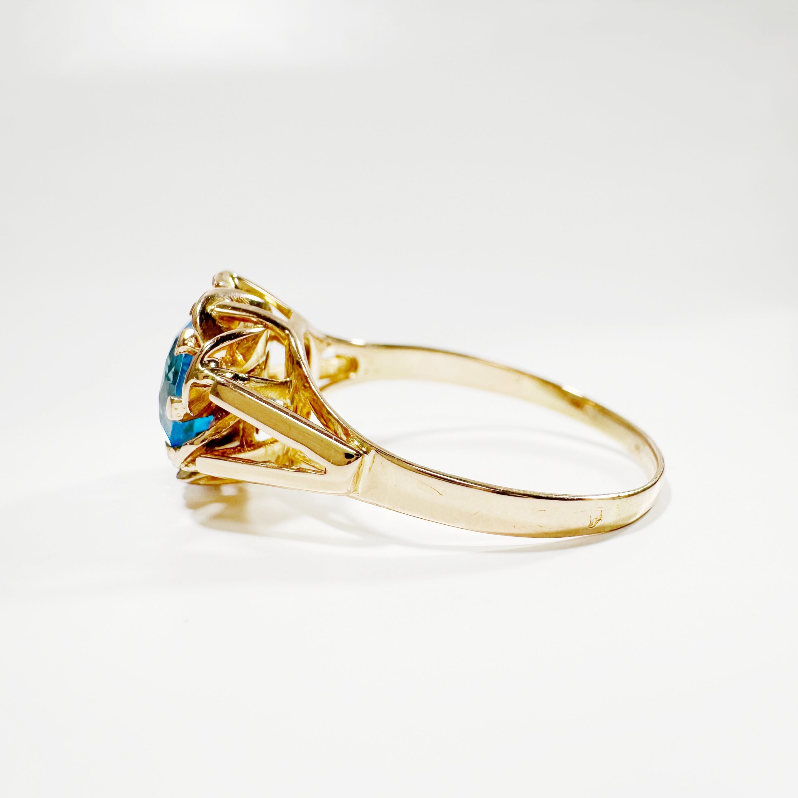 Vintage Blue Quartz Cocktail Ring 4