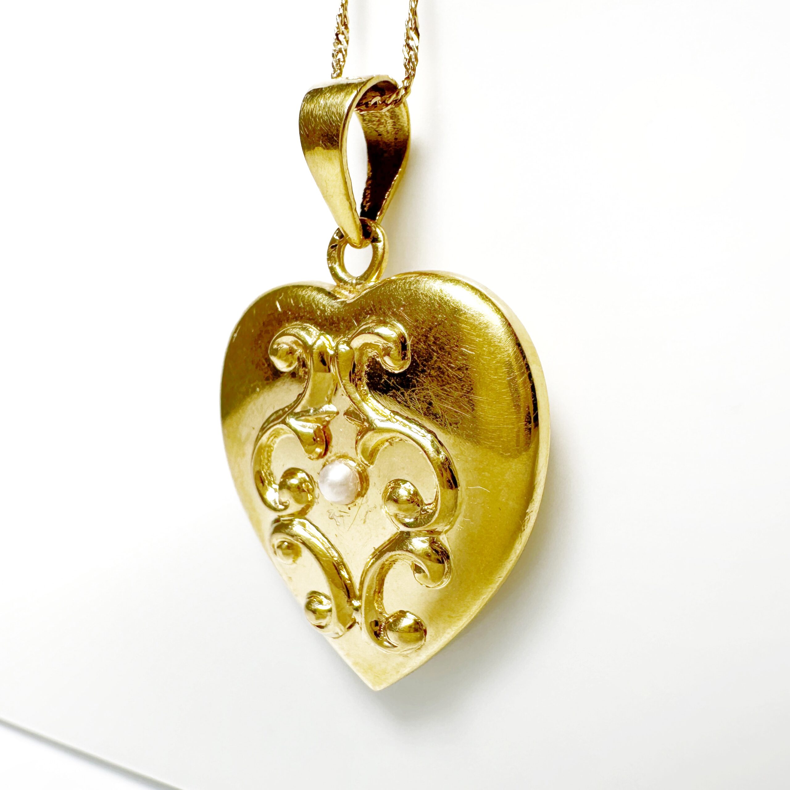 Vintage Gold And Pearl Heart Locket 2
