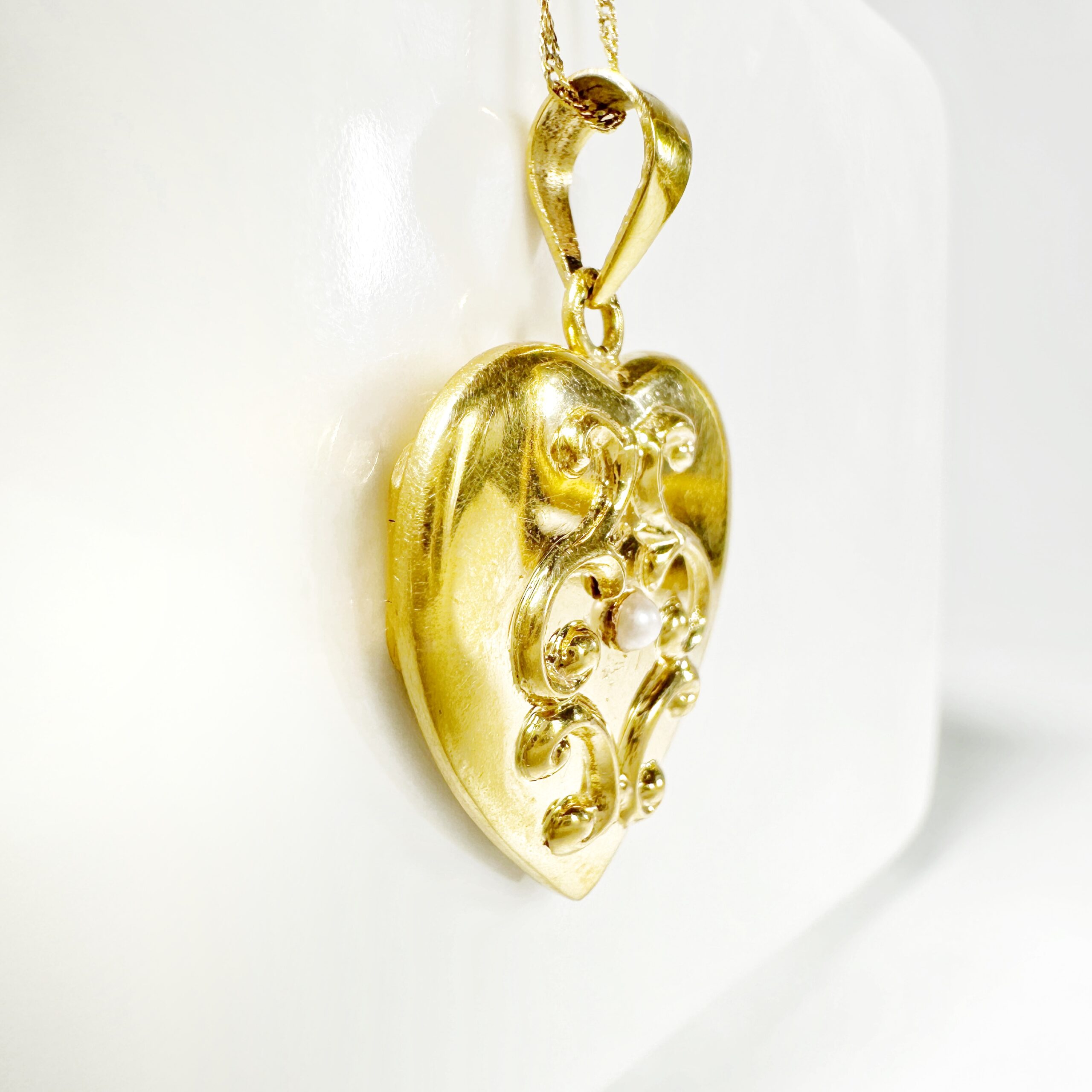 Vintage Gold And Pearl Heart Locket 4