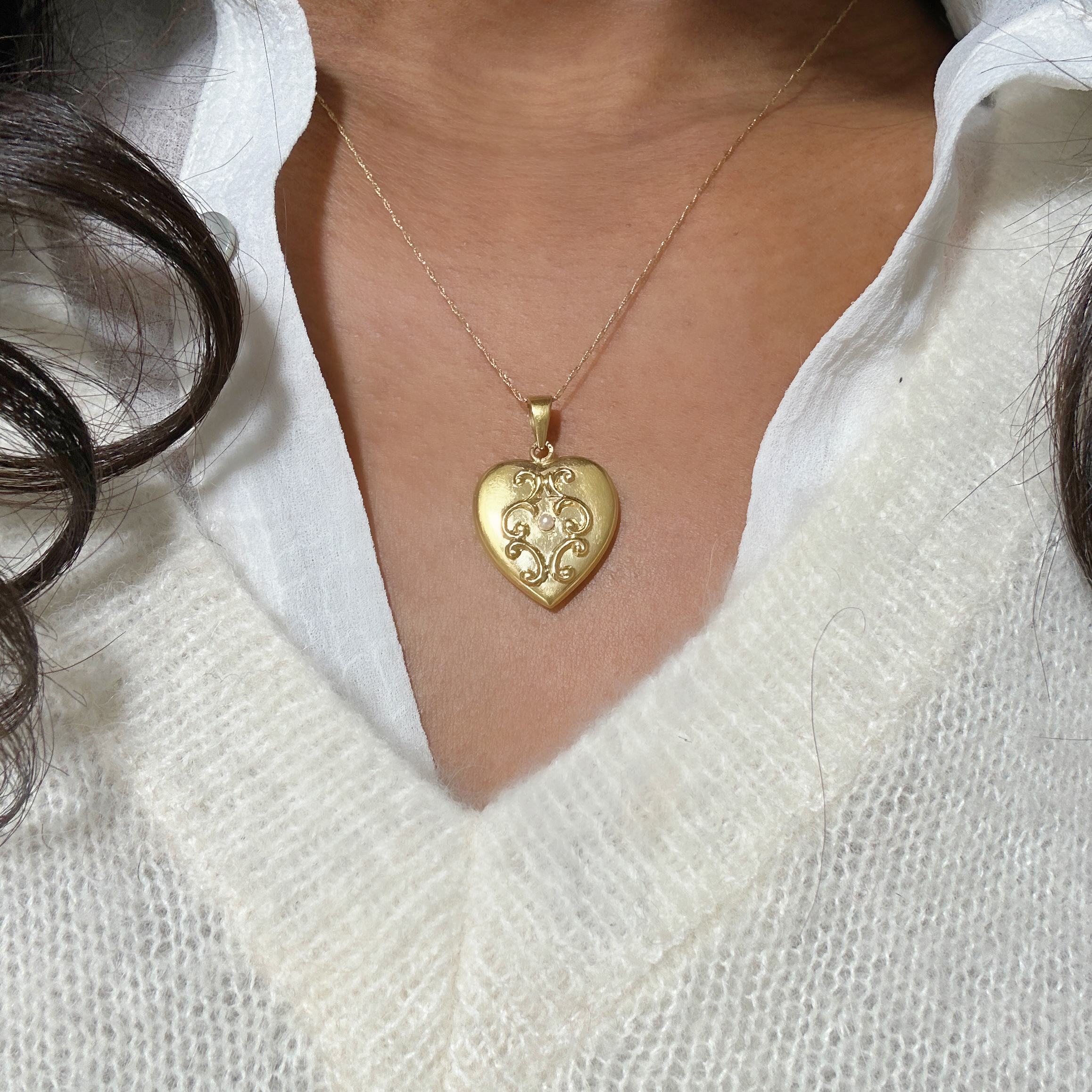 Vintage Gold And Pearl Heart Locket 8