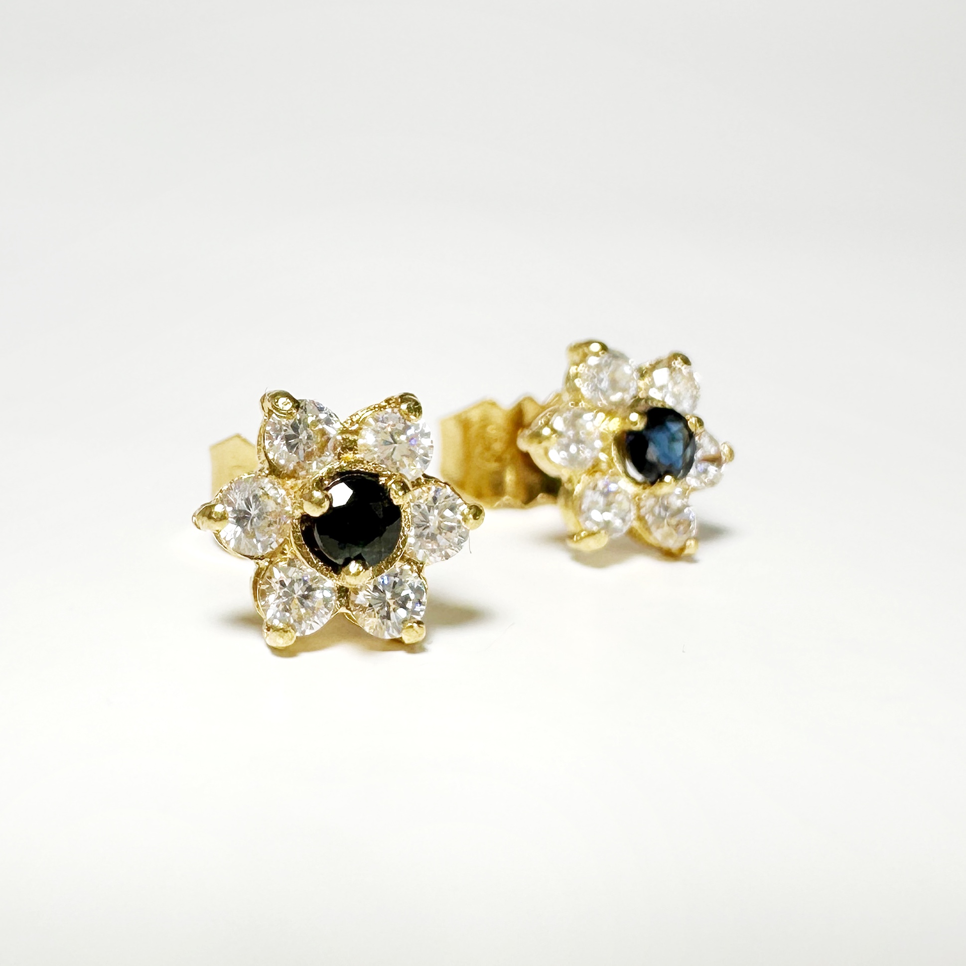 Vintage Gold Marguerite Earrings 2