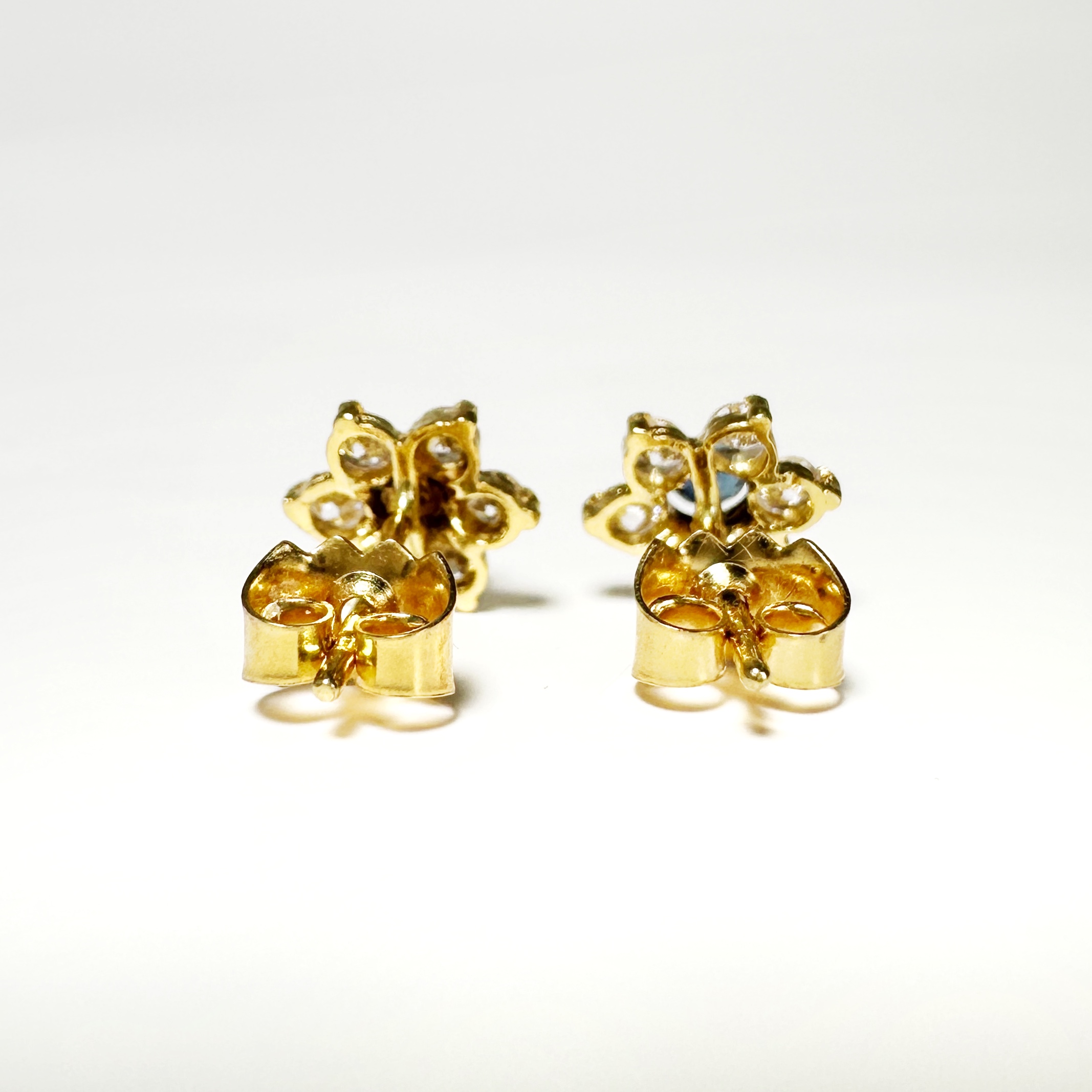 Vintage Gold Marguerite Earrings 5