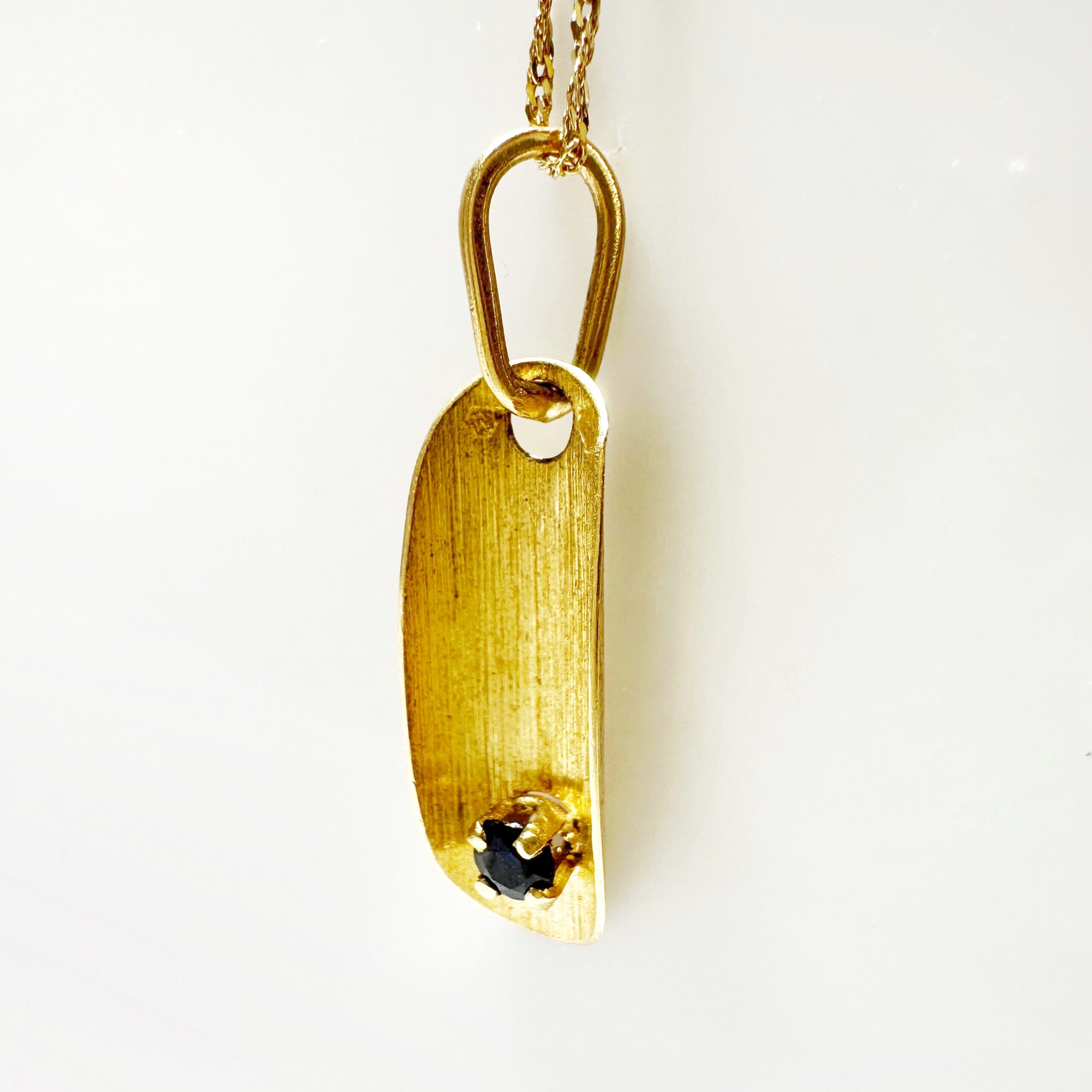 Vintage Gold Sapphire Pendant 7