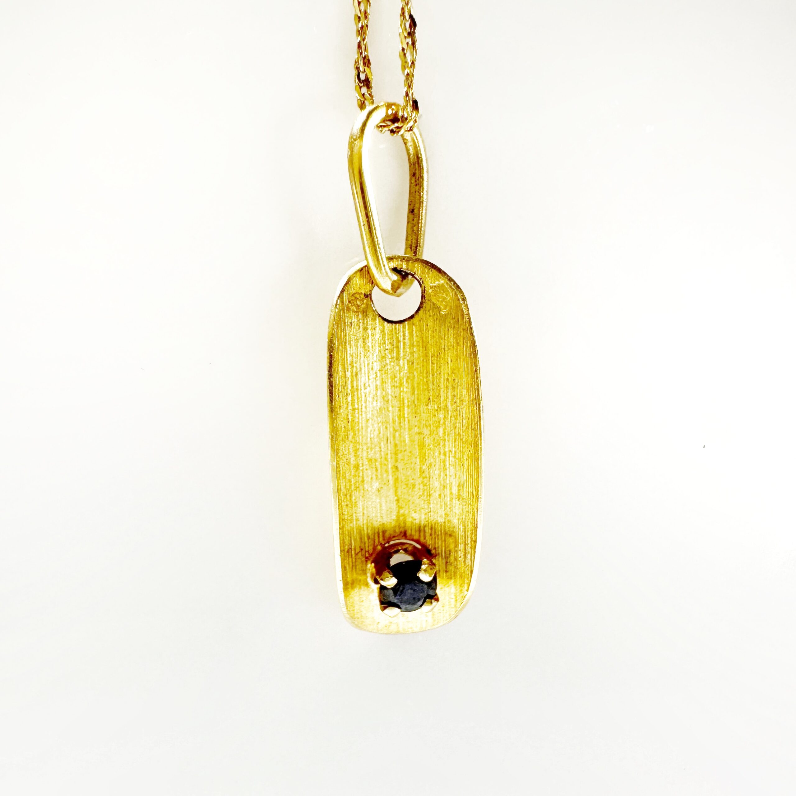 Vintage Gold Sapphire Pendant 8