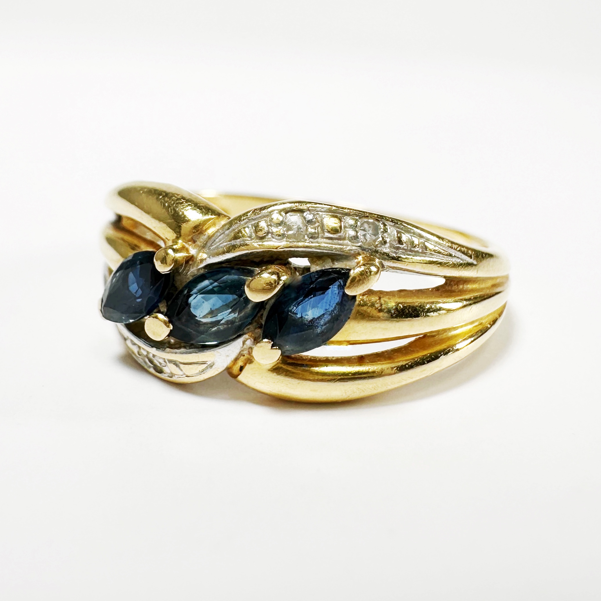 Vintage Gold Trilogy Sapphire Ring (2)