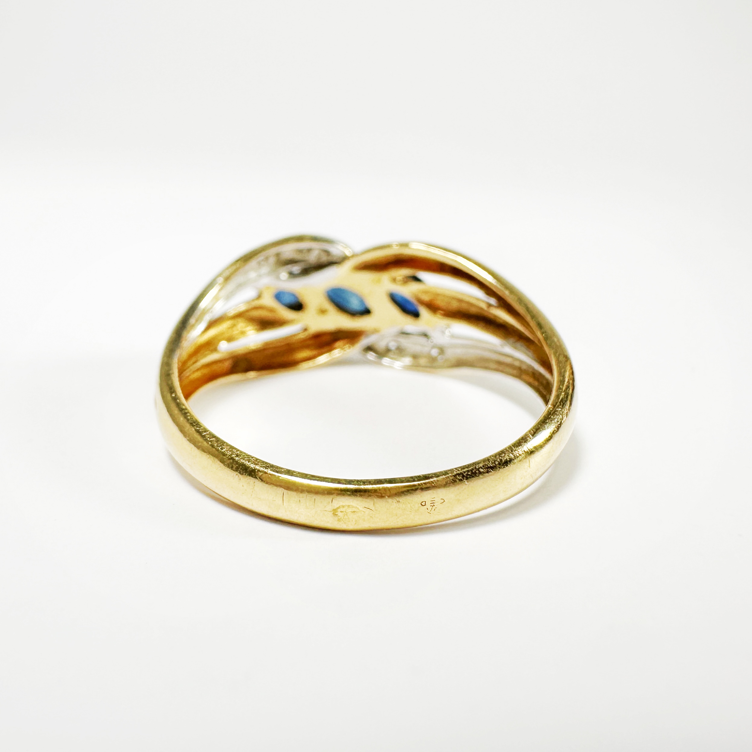 Vintage Gold Trilogy Sapphire Ring (4)