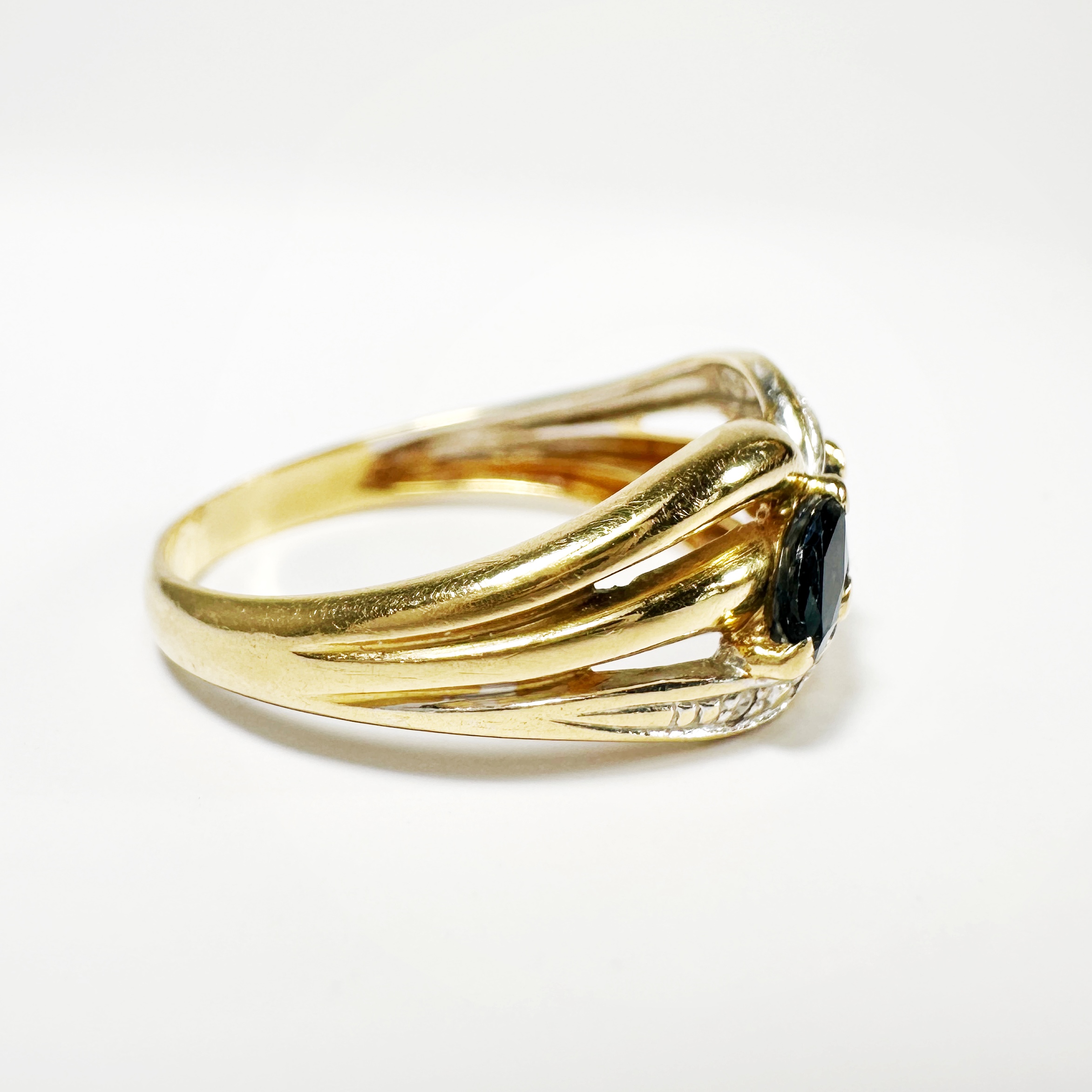 Vintage Gold Trilogy Sapphire Ring (5)