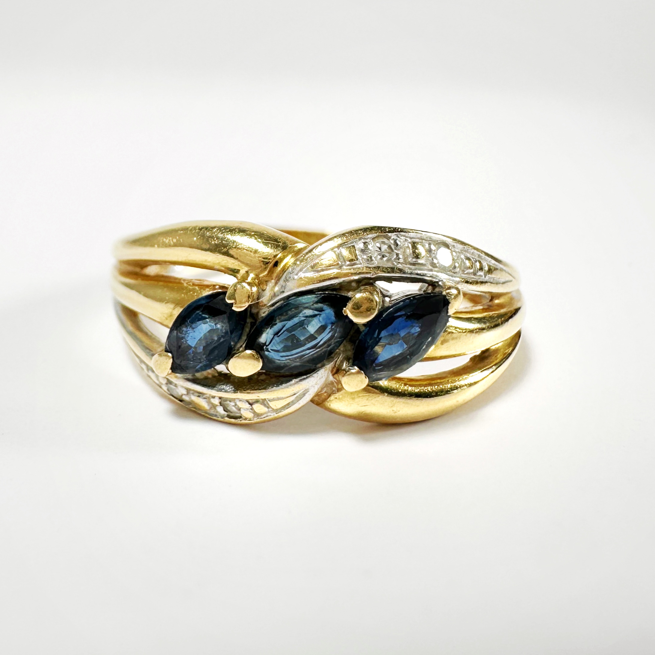 Vintage Gold Trilogy Sapphire Ring (6)
