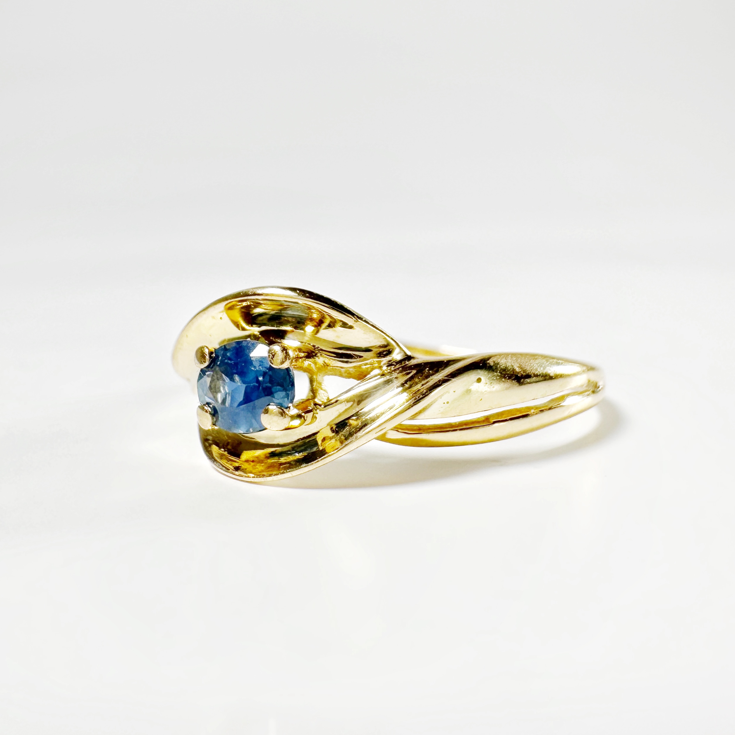 Vintage Sapphire Eye Ring 4