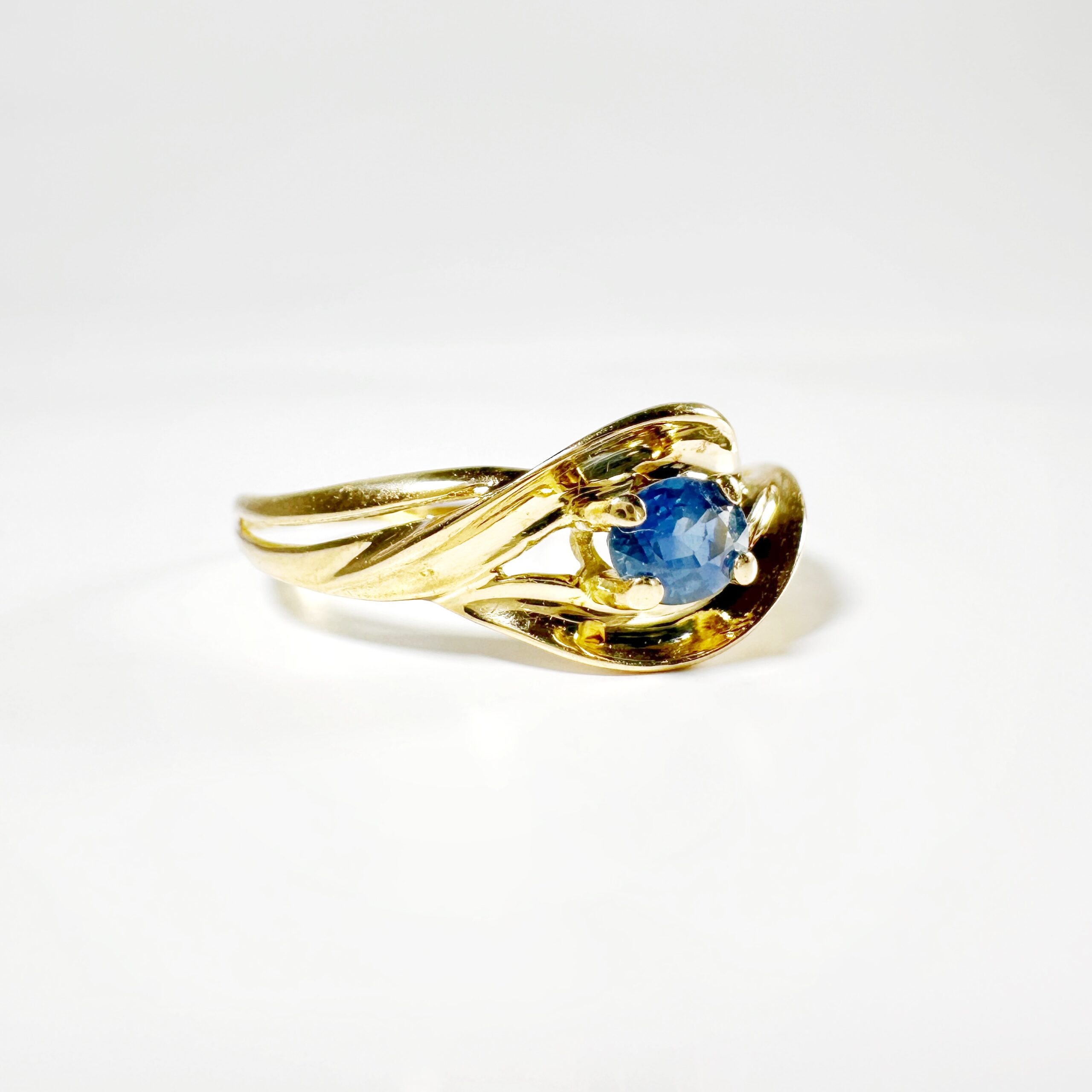 Vintage Sapphire Eye Ring 5