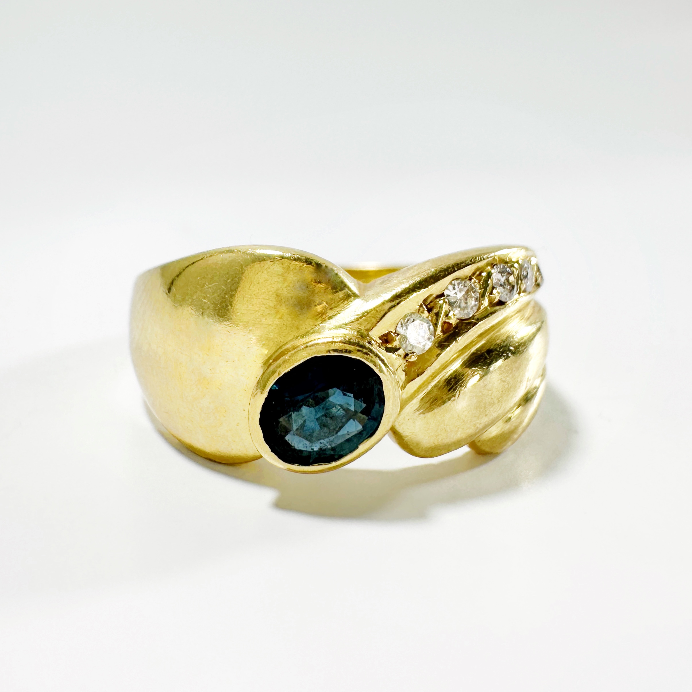 Art Deco Vintage Sapphire And Diamonds Ring 1