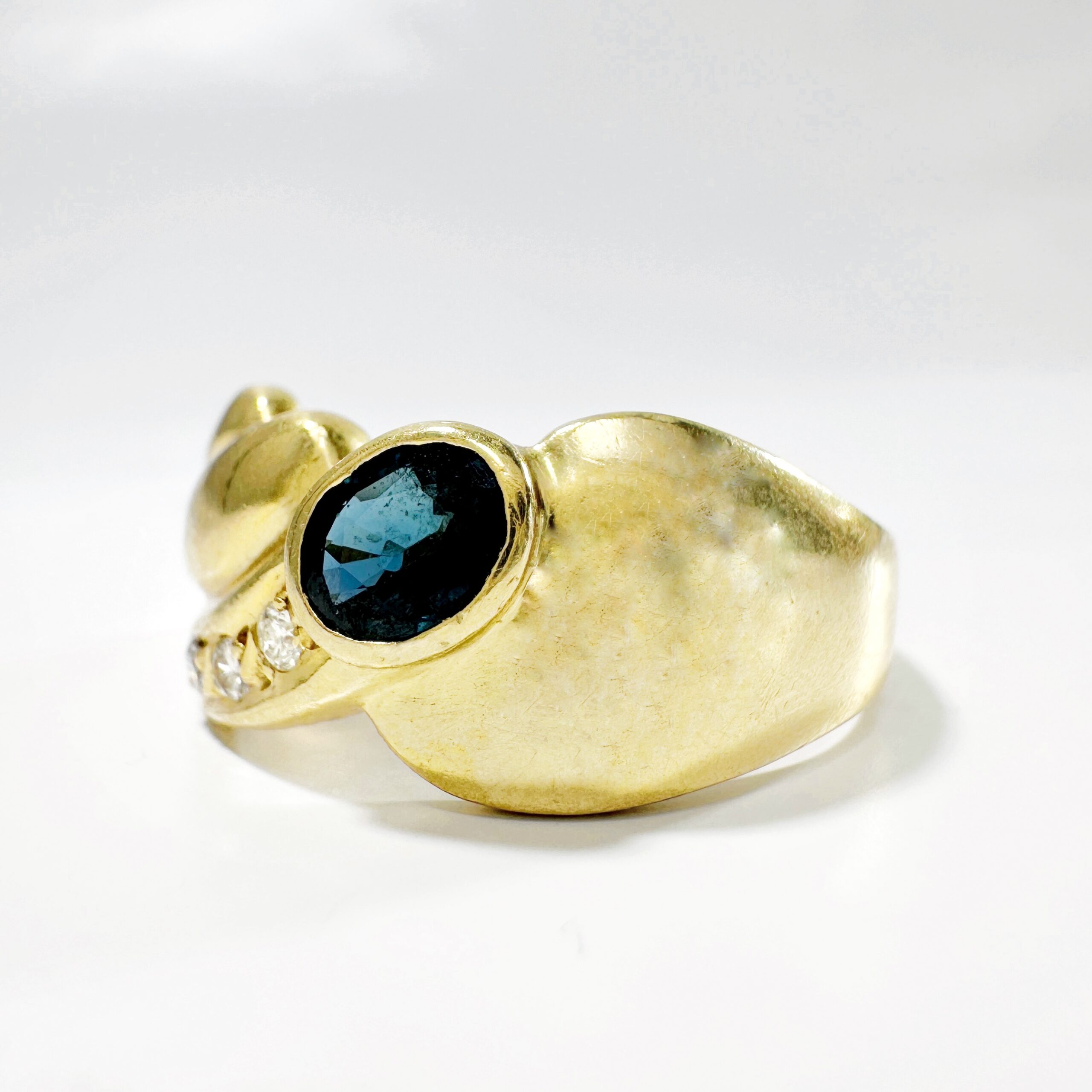 Art Deco Vintage Sapphire And Diamonds Ring 3