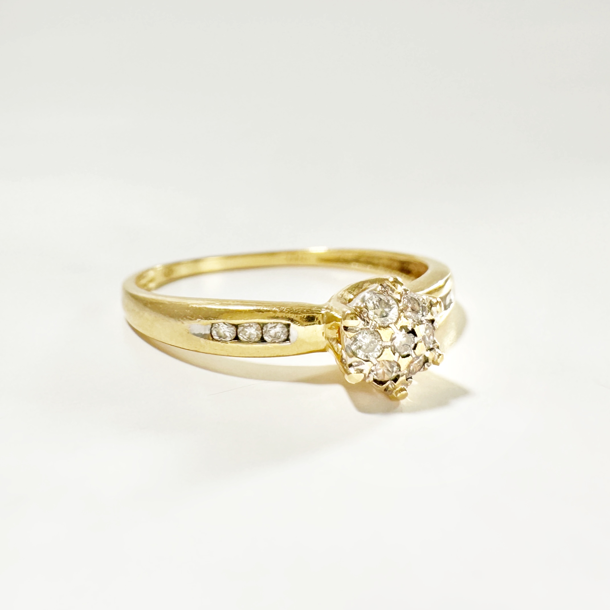 Vintage 18k Gold And Diamond Daisy Cluster Ring (3)