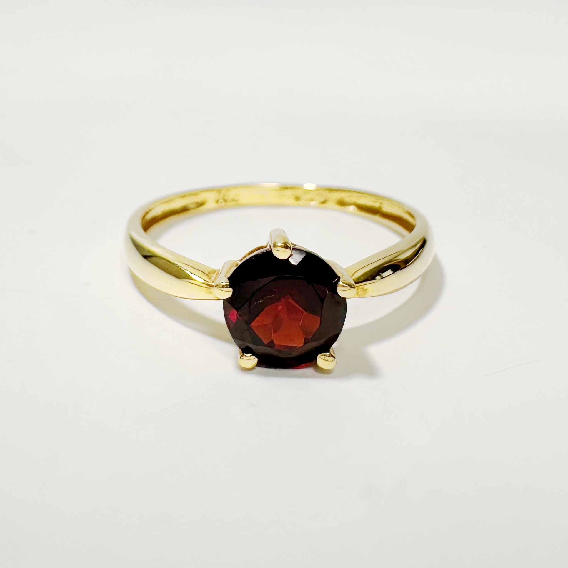 Vintage Gold Garnet Solitaire Ring 4