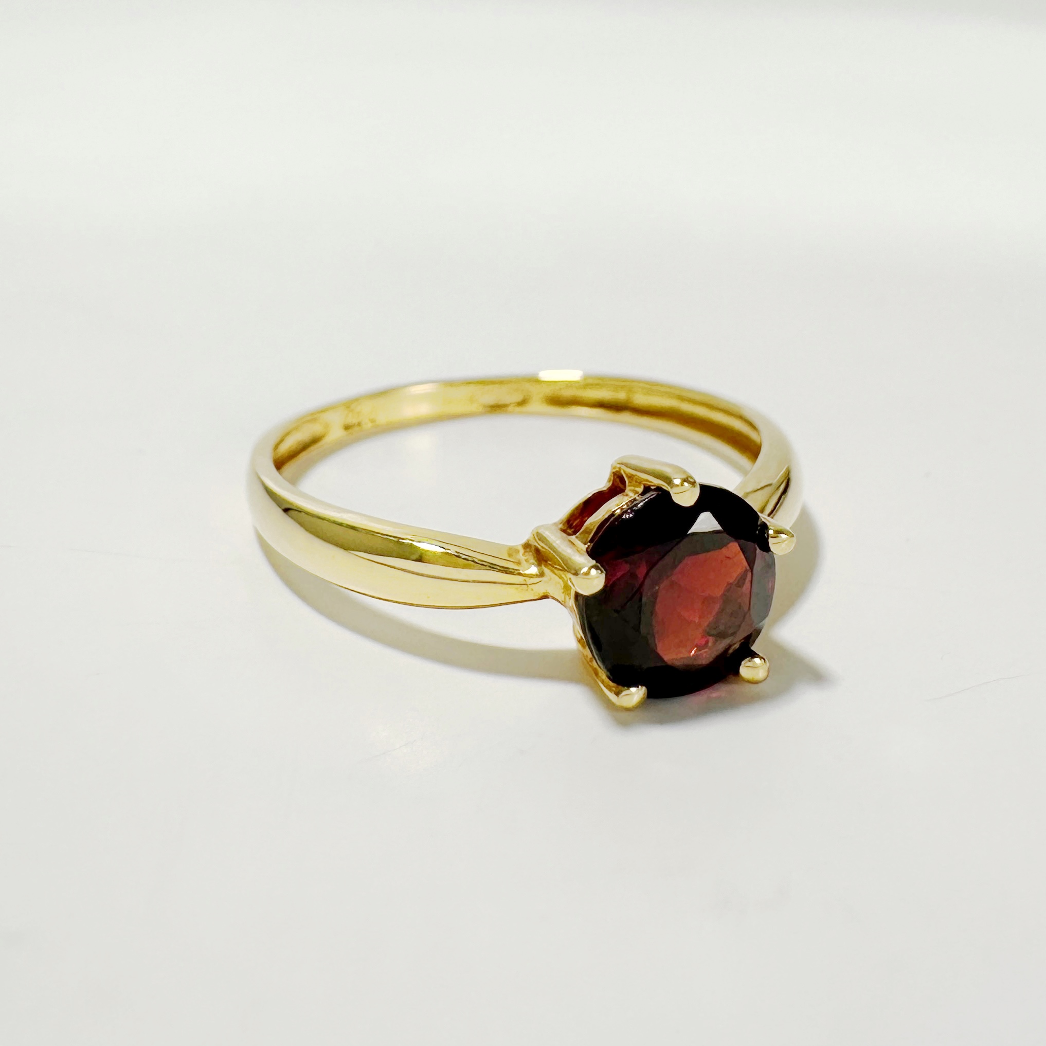 Vintage Gold Garnet Solitaire Ring 5