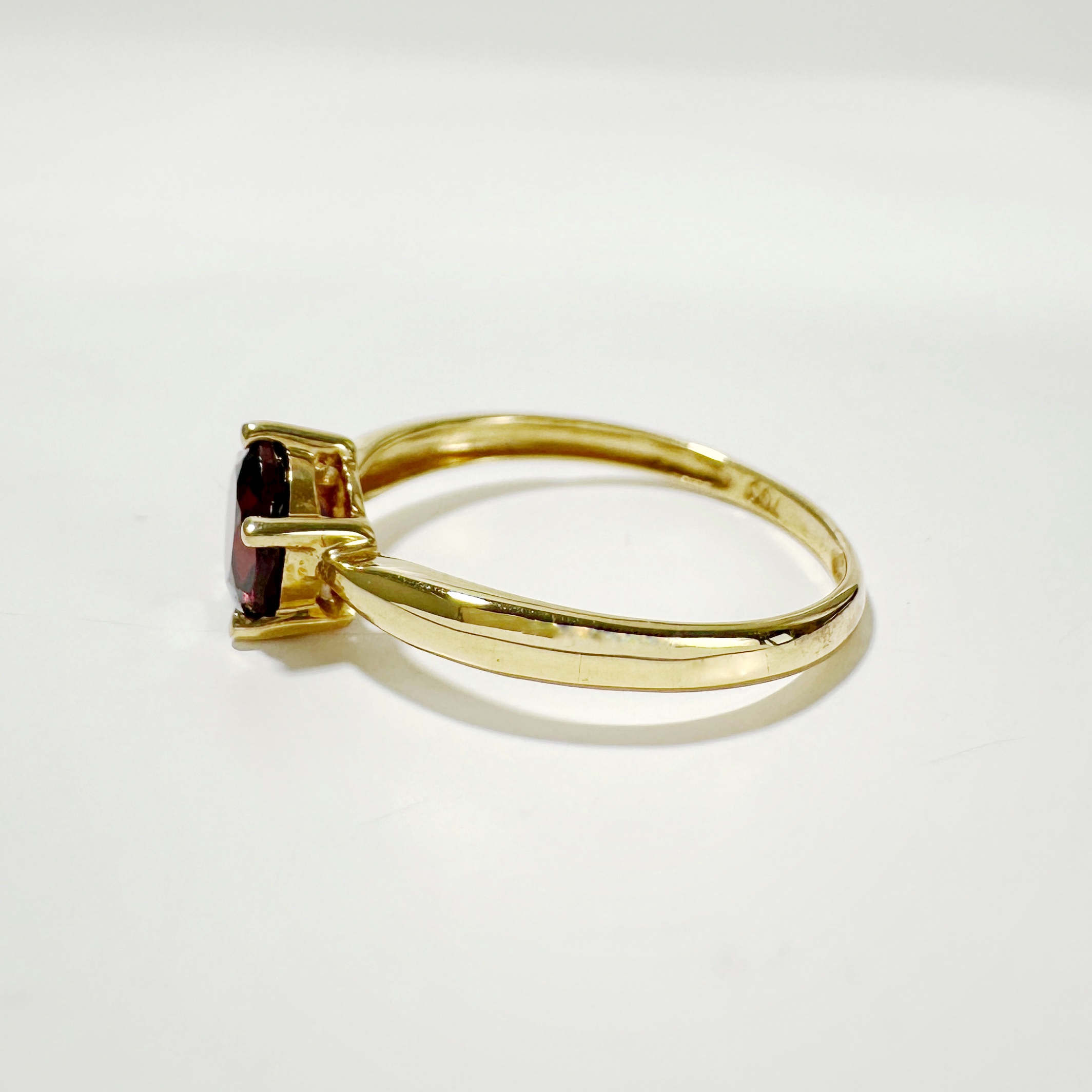 Vintage Gold Garnet Solitaire Ring 7