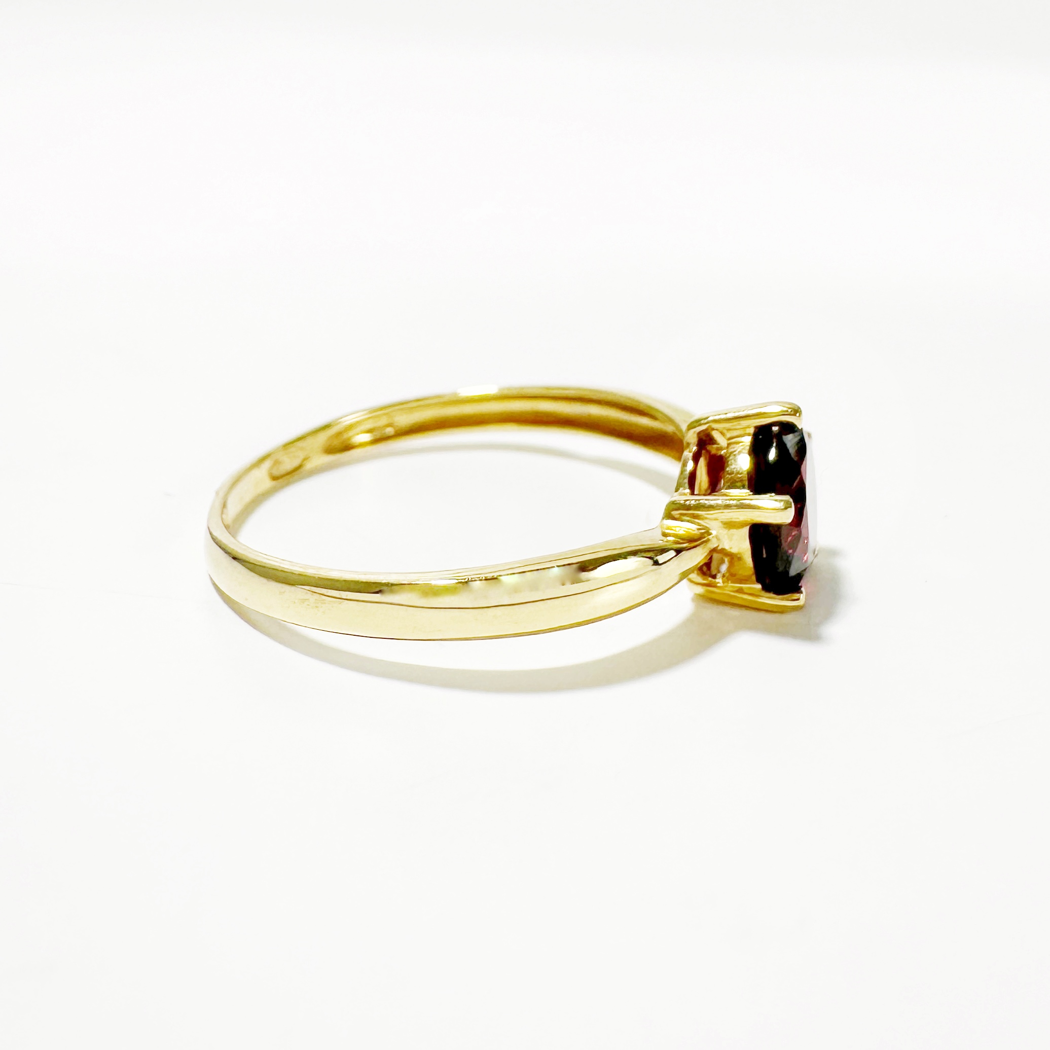 Vintage Gold Garnet Solitaire Ring 8