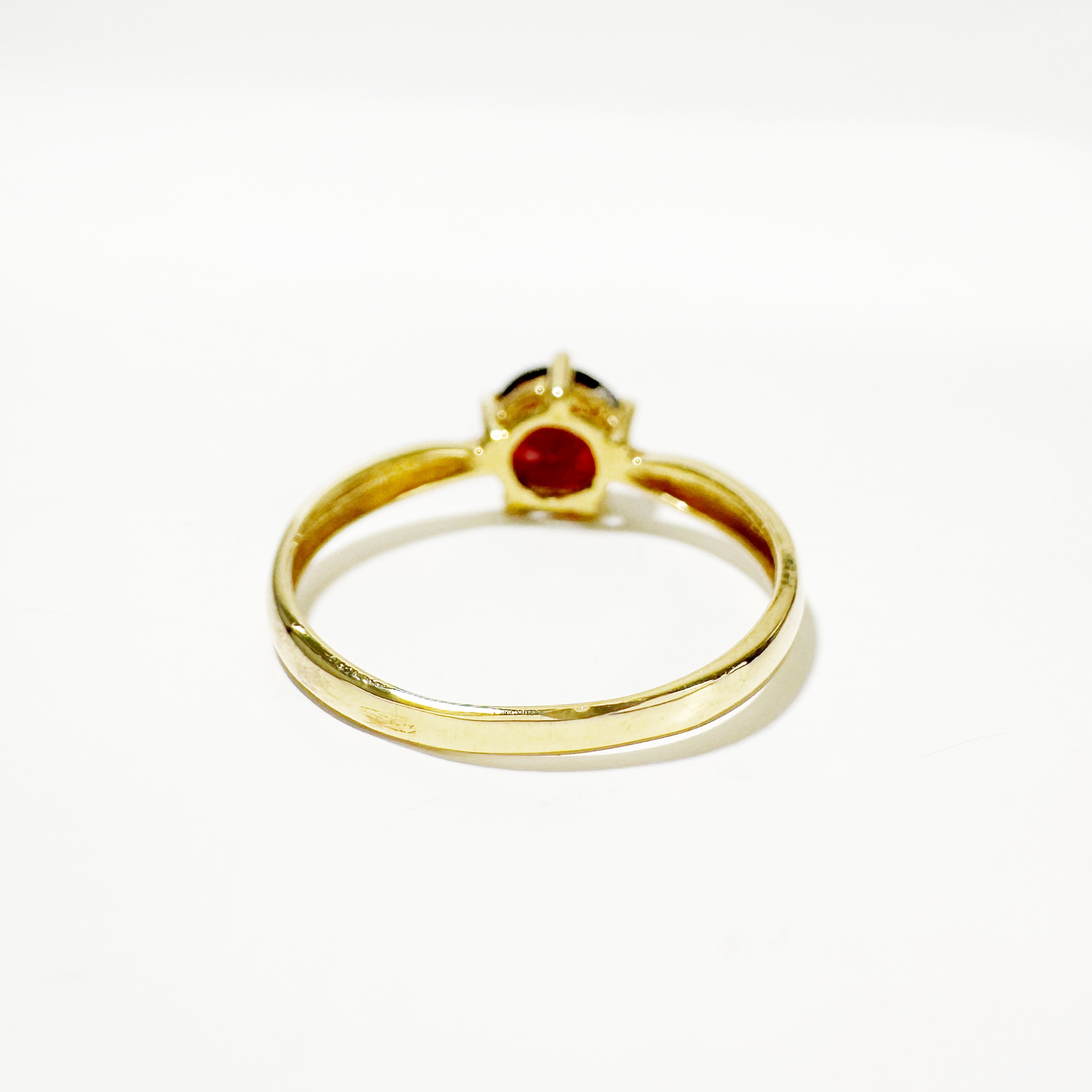 Vintage Gold Garnet Solitaire Ring 9