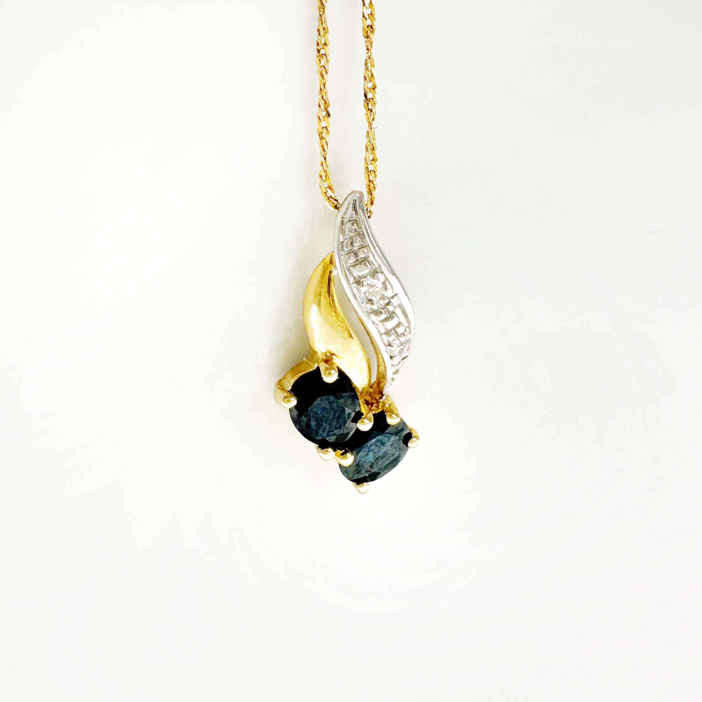9ct Sapphire & Diamond Pendant 9ct Sapphire & Diamond Pendant