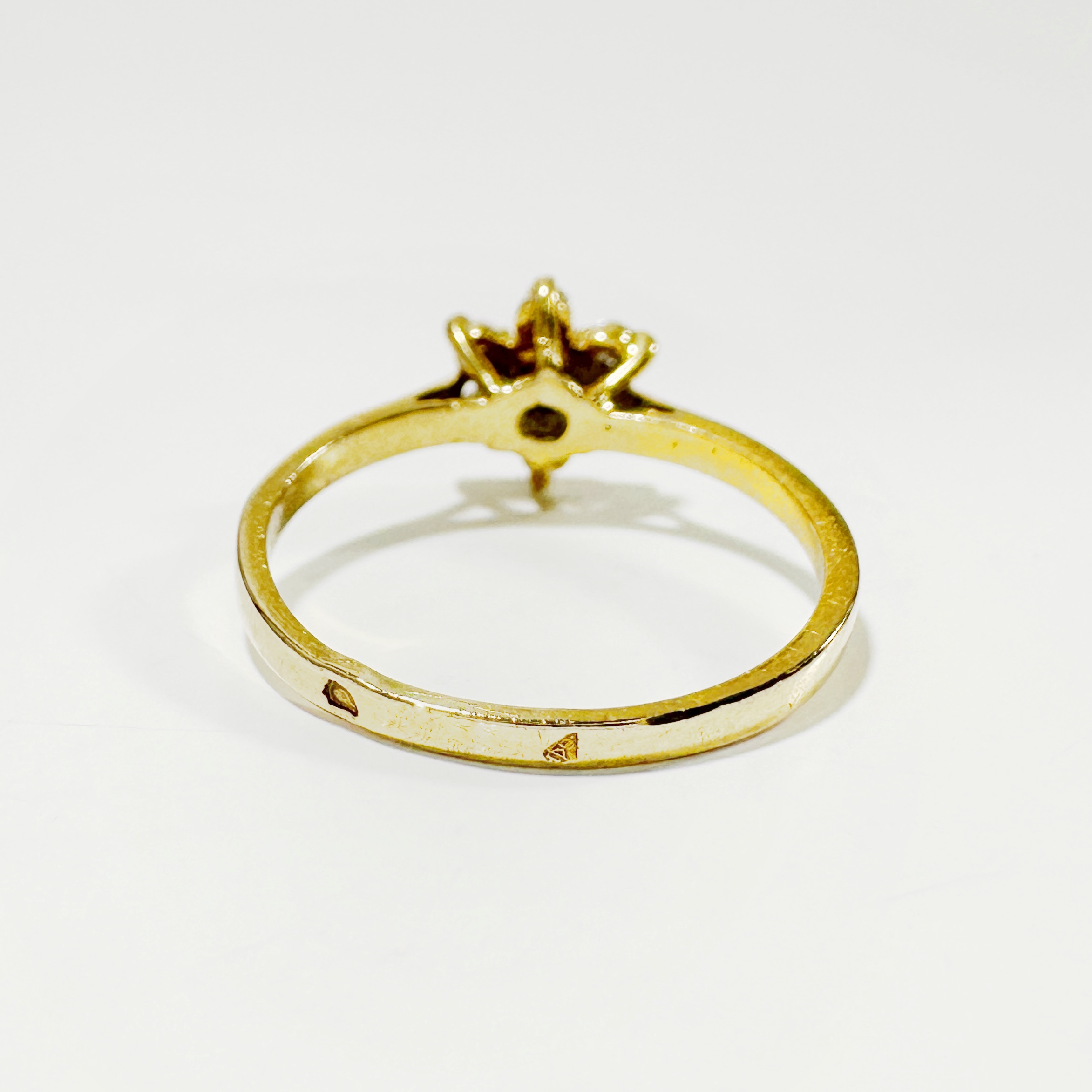 Vintage Gold Sapphire Marguerite Ring 1