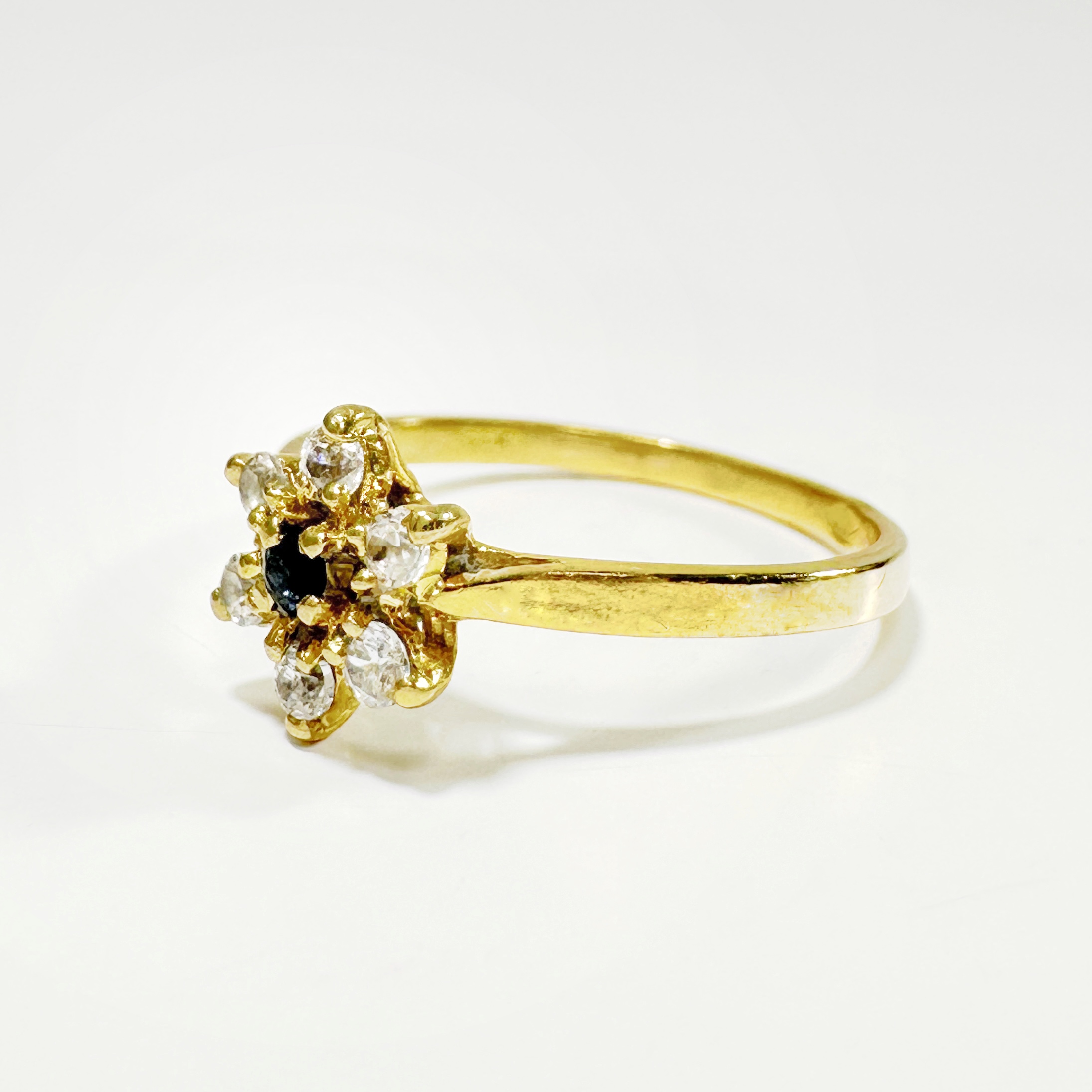 Vintage Gold Sapphire Marguerite Ring 2