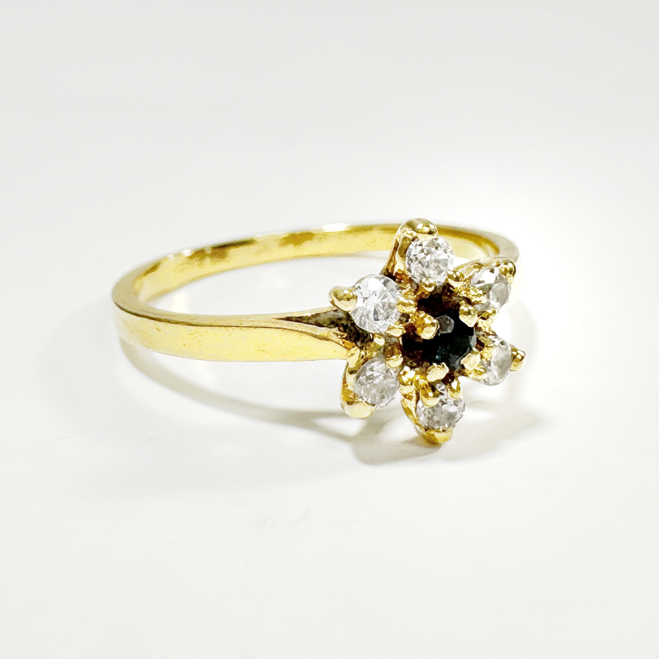 Vintage Gold Sapphire Marguerite Ring 4