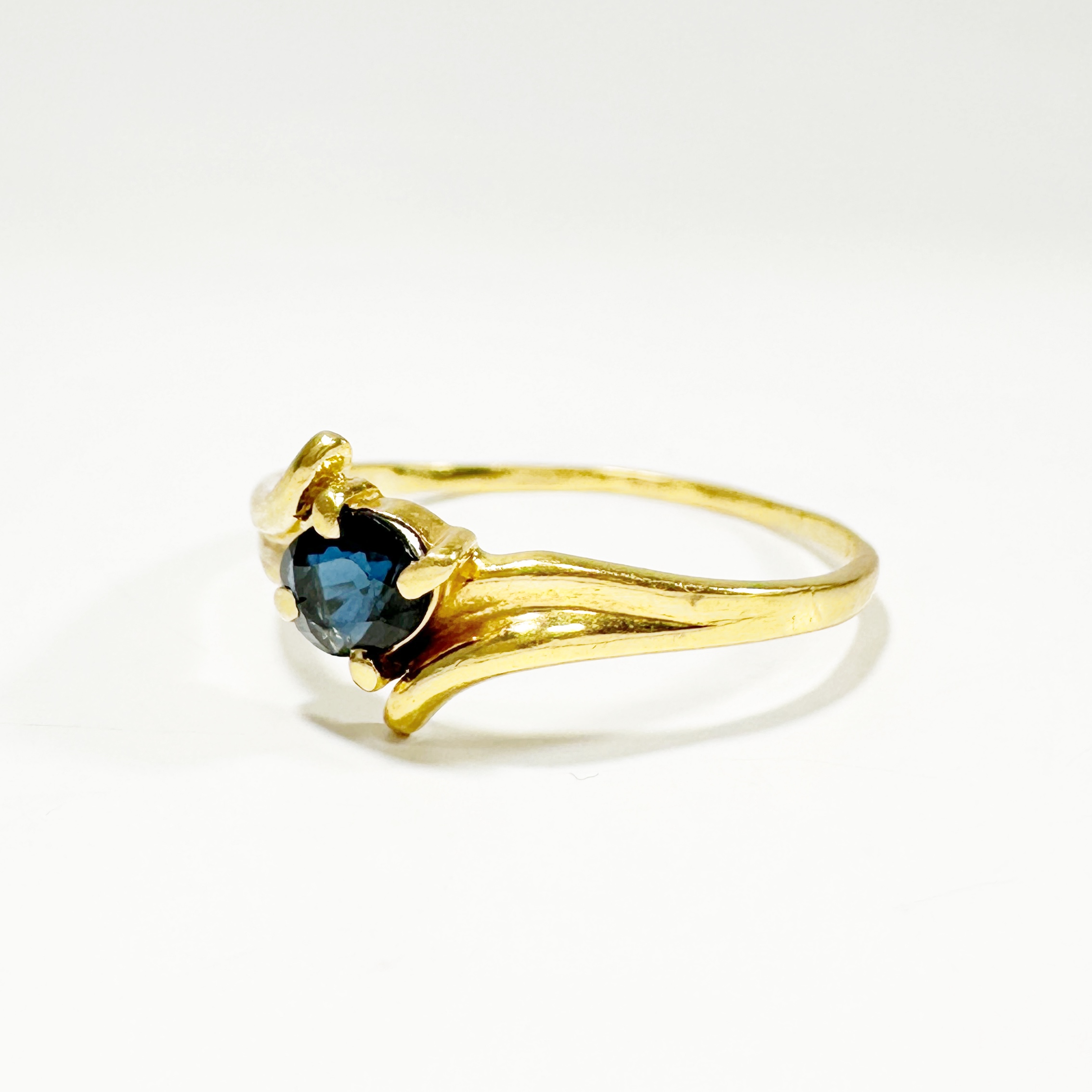 Vintage Gold Sapphire Navette Ring 4
