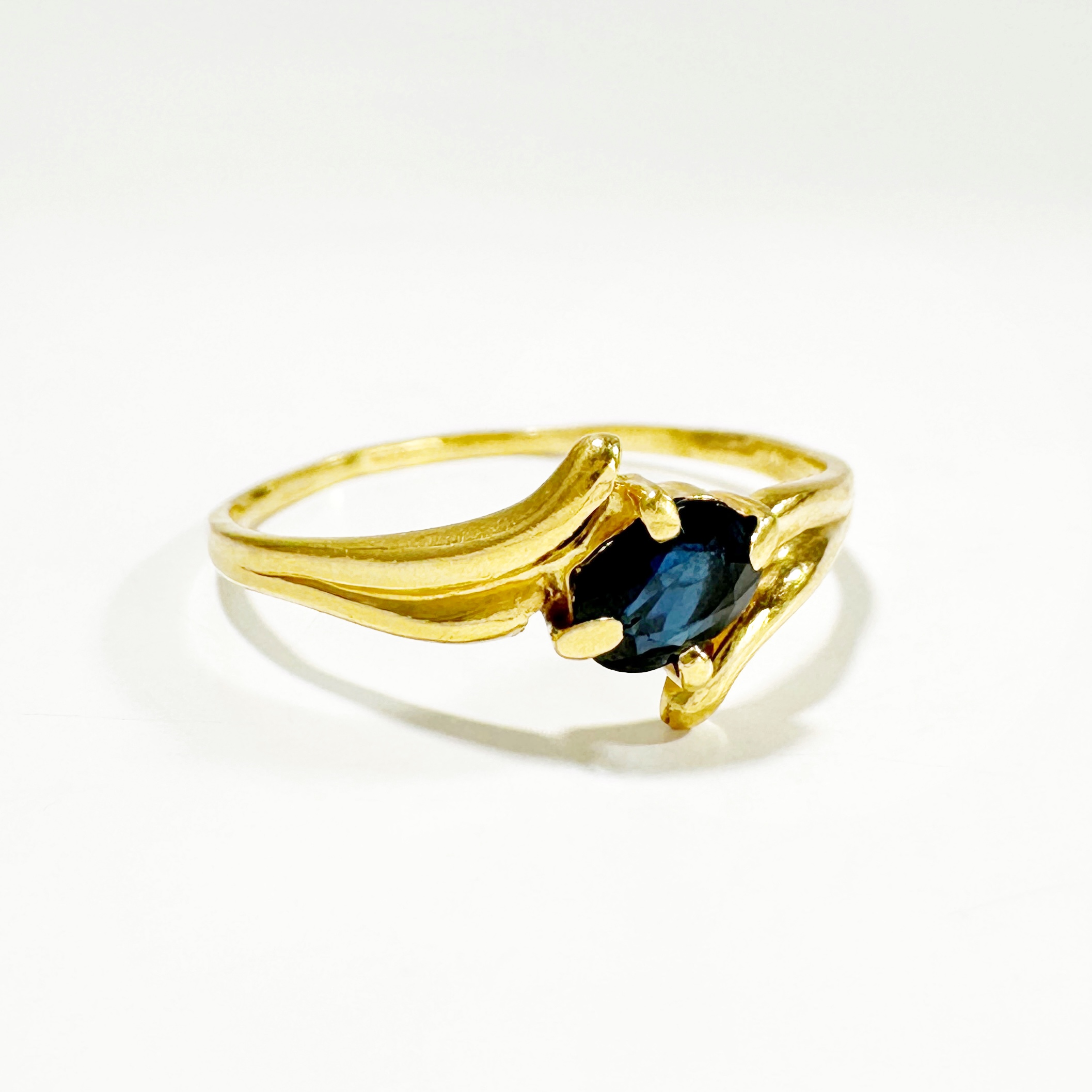 Vintage Gold Sapphire Navette Ring 5