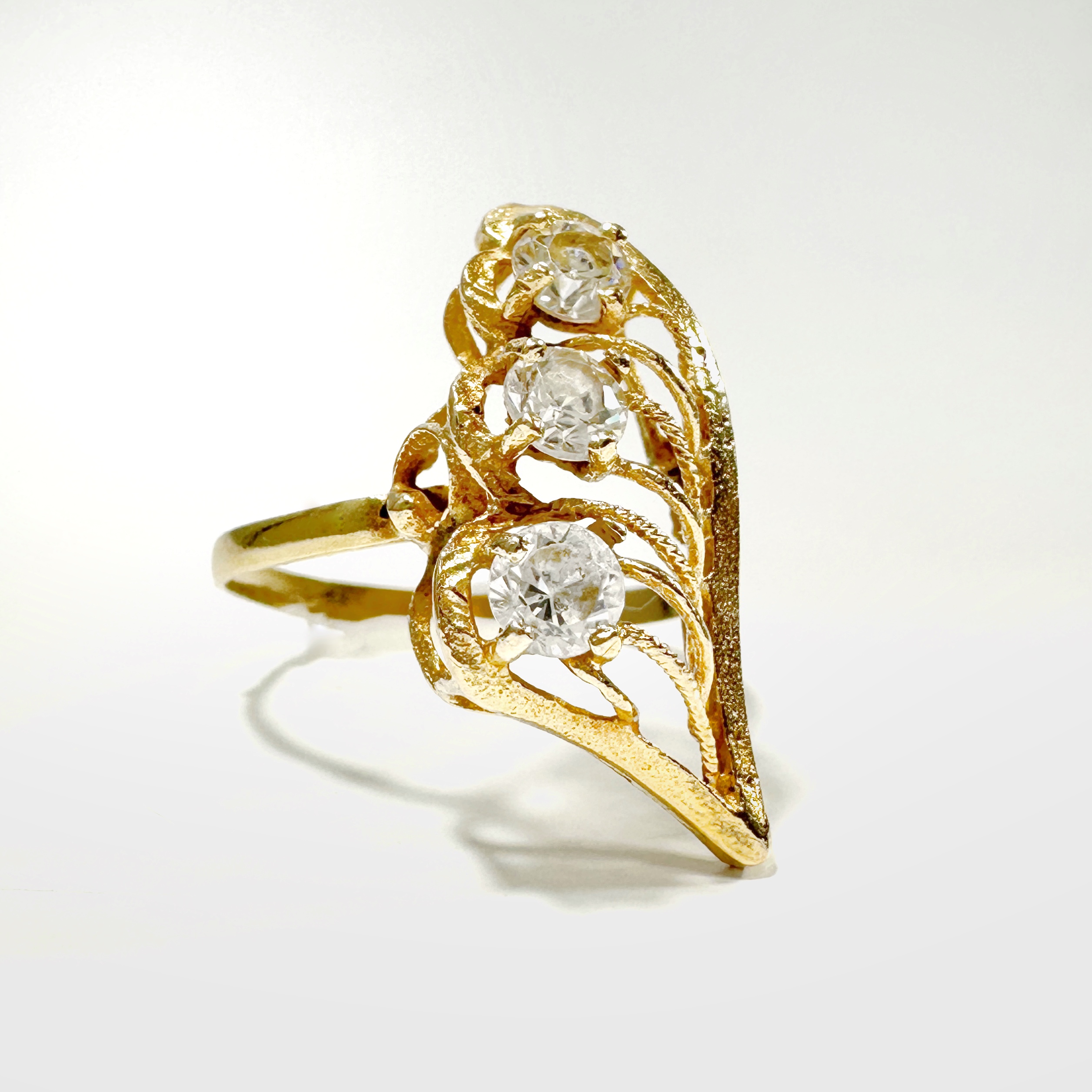 Vintage Gold Trilogy Diamond Ring 4