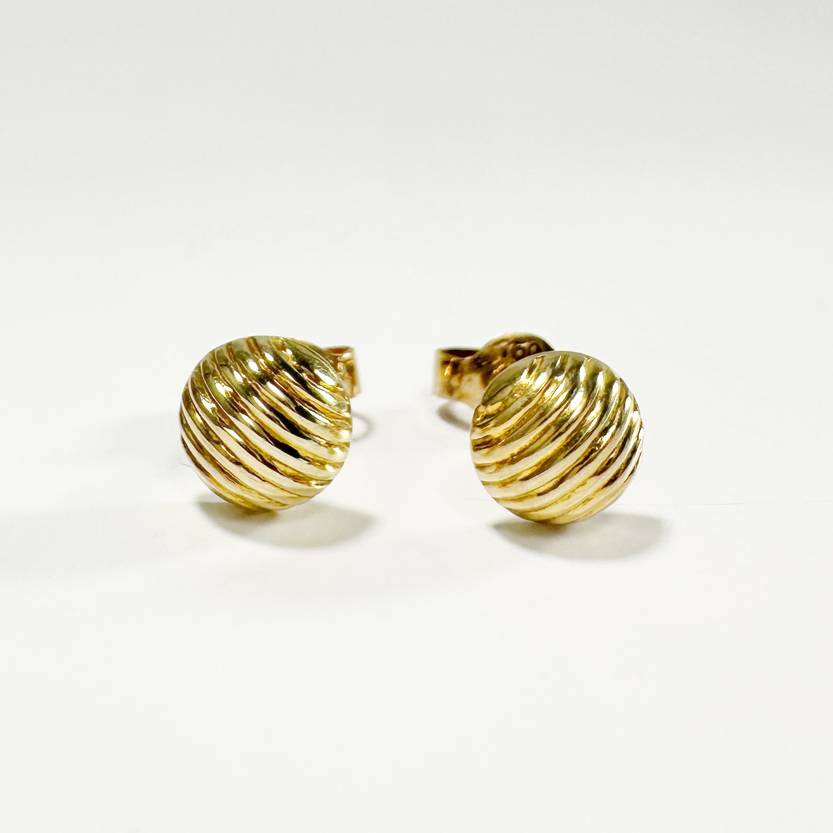 Vintage Ribbed Stud Earrings 2