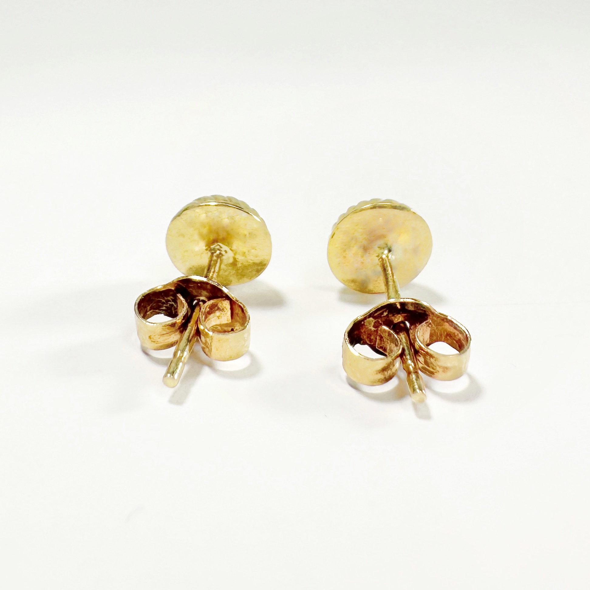 Vintage Ribbed Stud Earrings 4