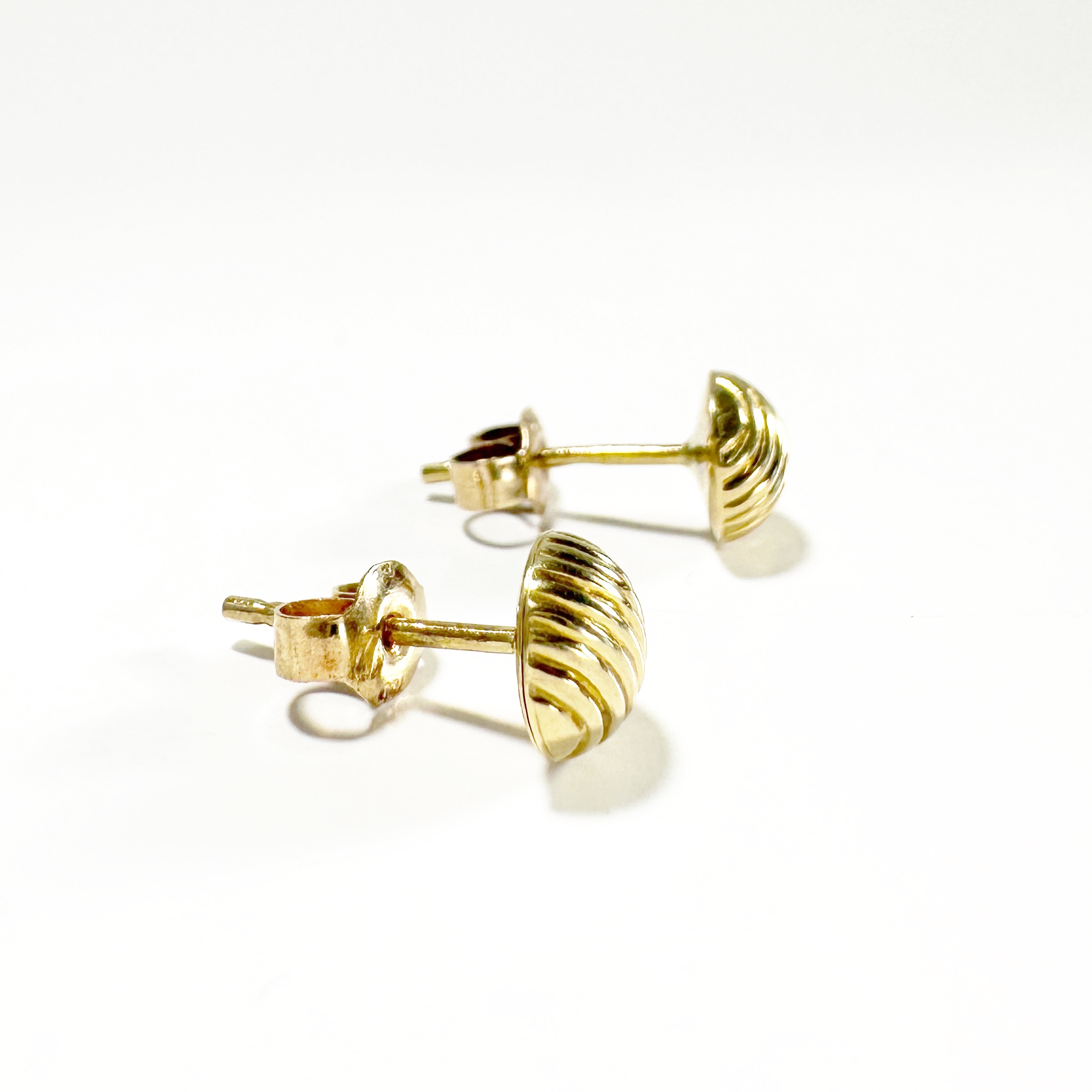 Vintage Ribbed Stud Earrings 5