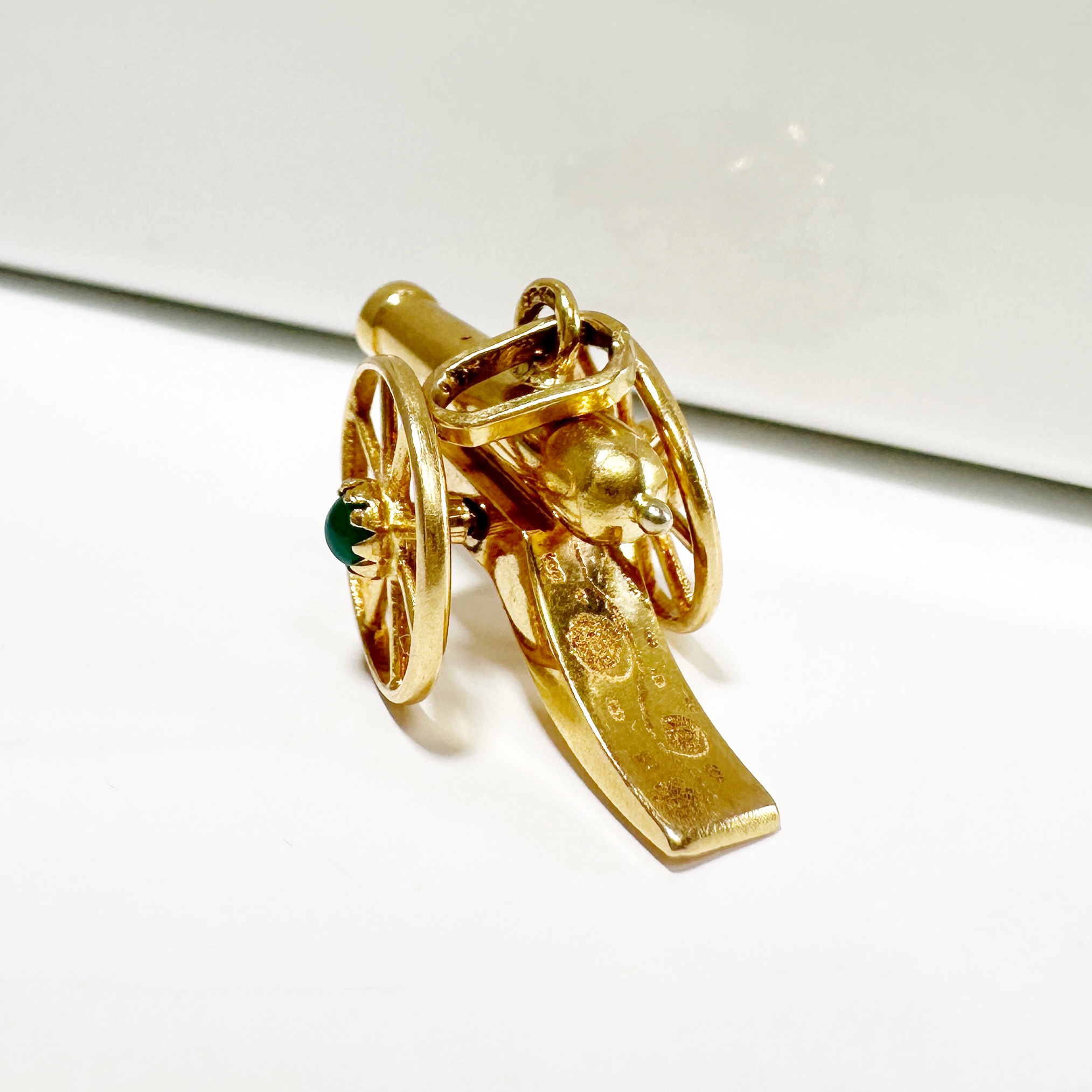 Vintage Gold And Agate Canon Pendant 3