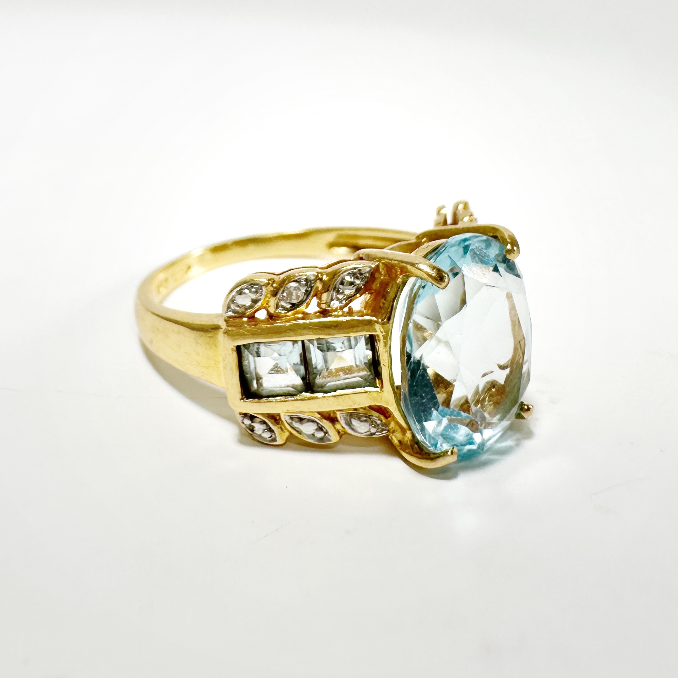 Vintage Gold Aquamarine Diamond Ring 4