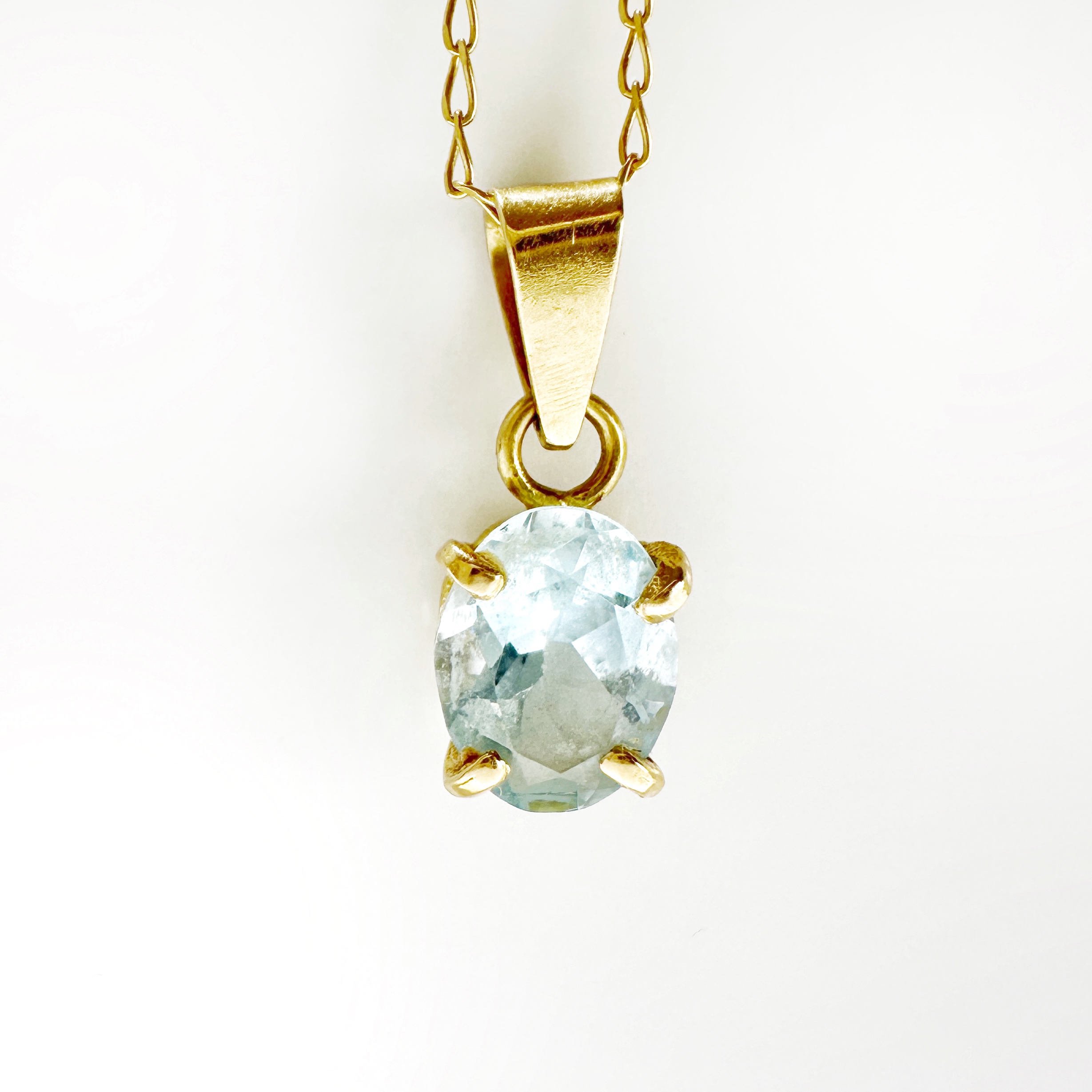 Vintage Gold Aquamarine Oval Pendant 1