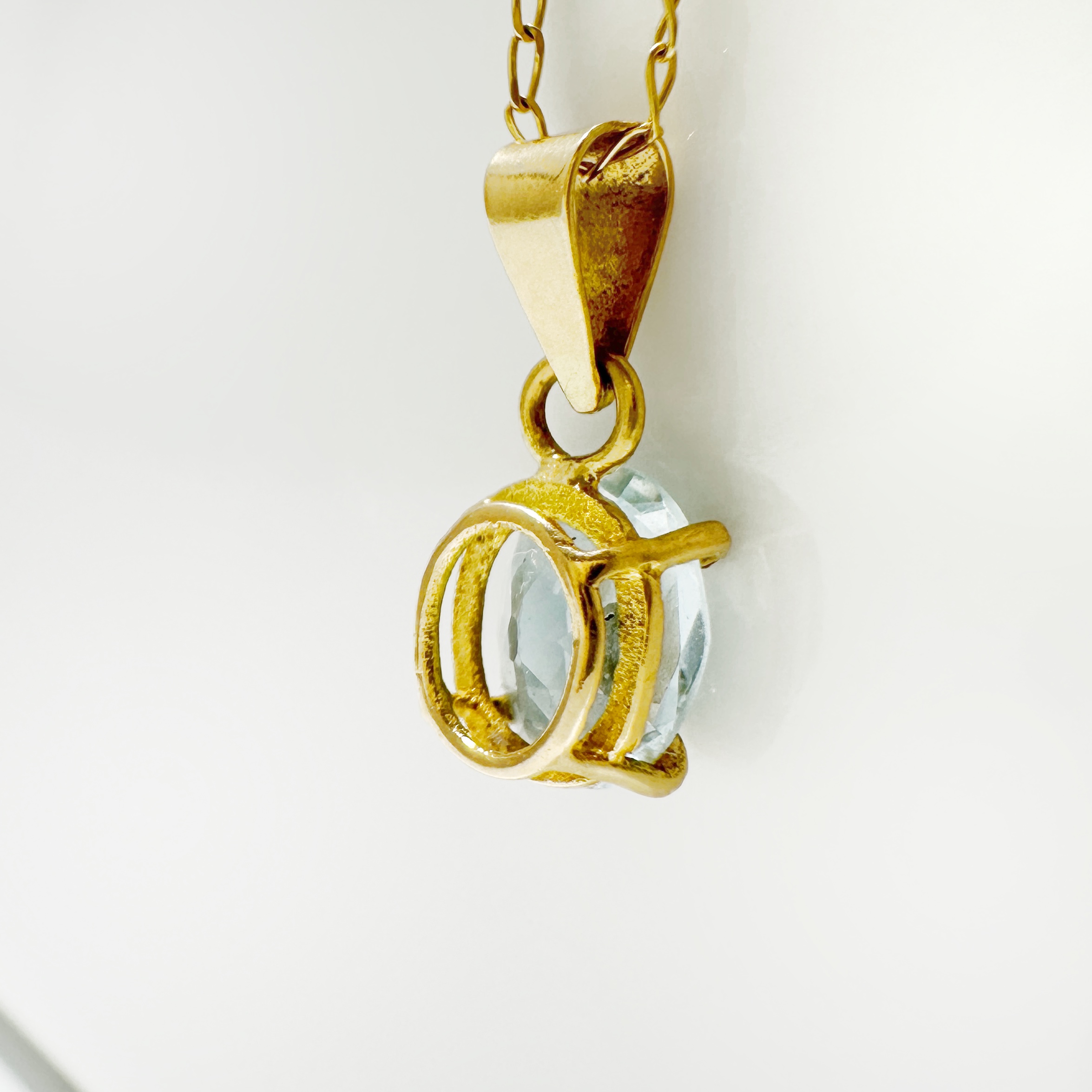 Vintage Gold Aquamarine Oval Pendant 6