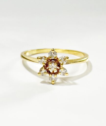Gold and diamond daisy cluster ring "Minnie"