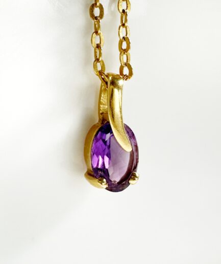 Gold oval amethyst solitaire pendant "Calliana"