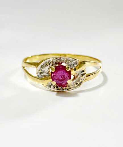 Gold and ruby ring "Danaelys"